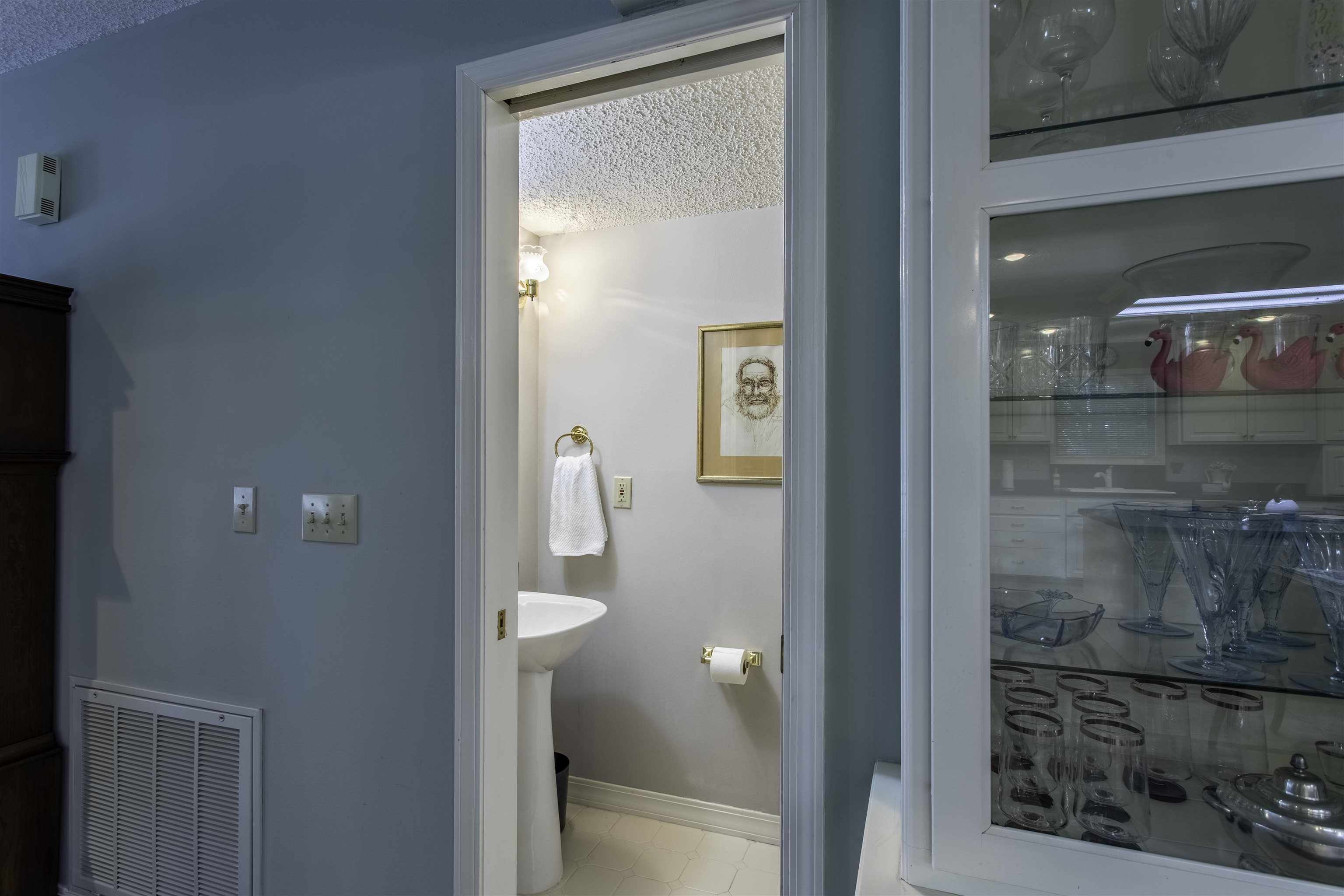 28 N Lakeshore Drive Cherokee Village, AR 72529