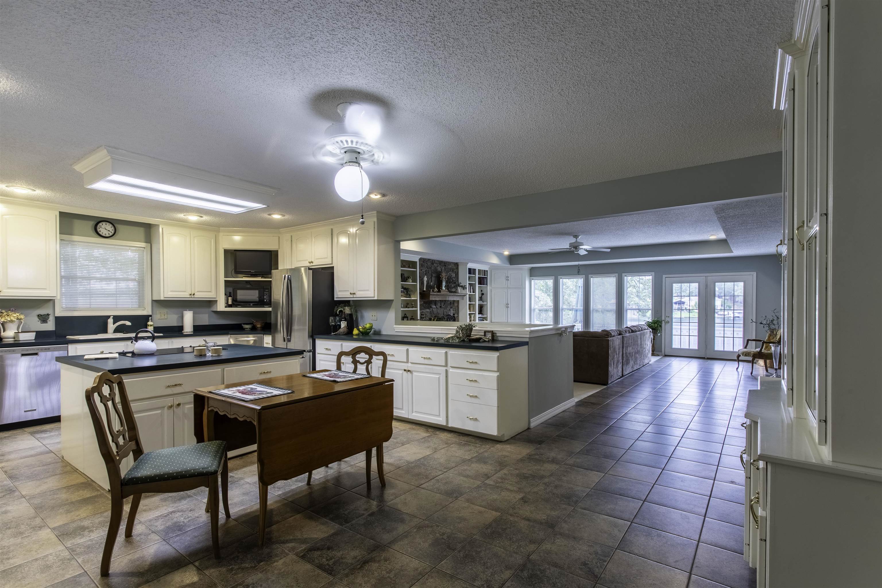 28 N Lakeshore Drive Cherokee Village, AR 72529