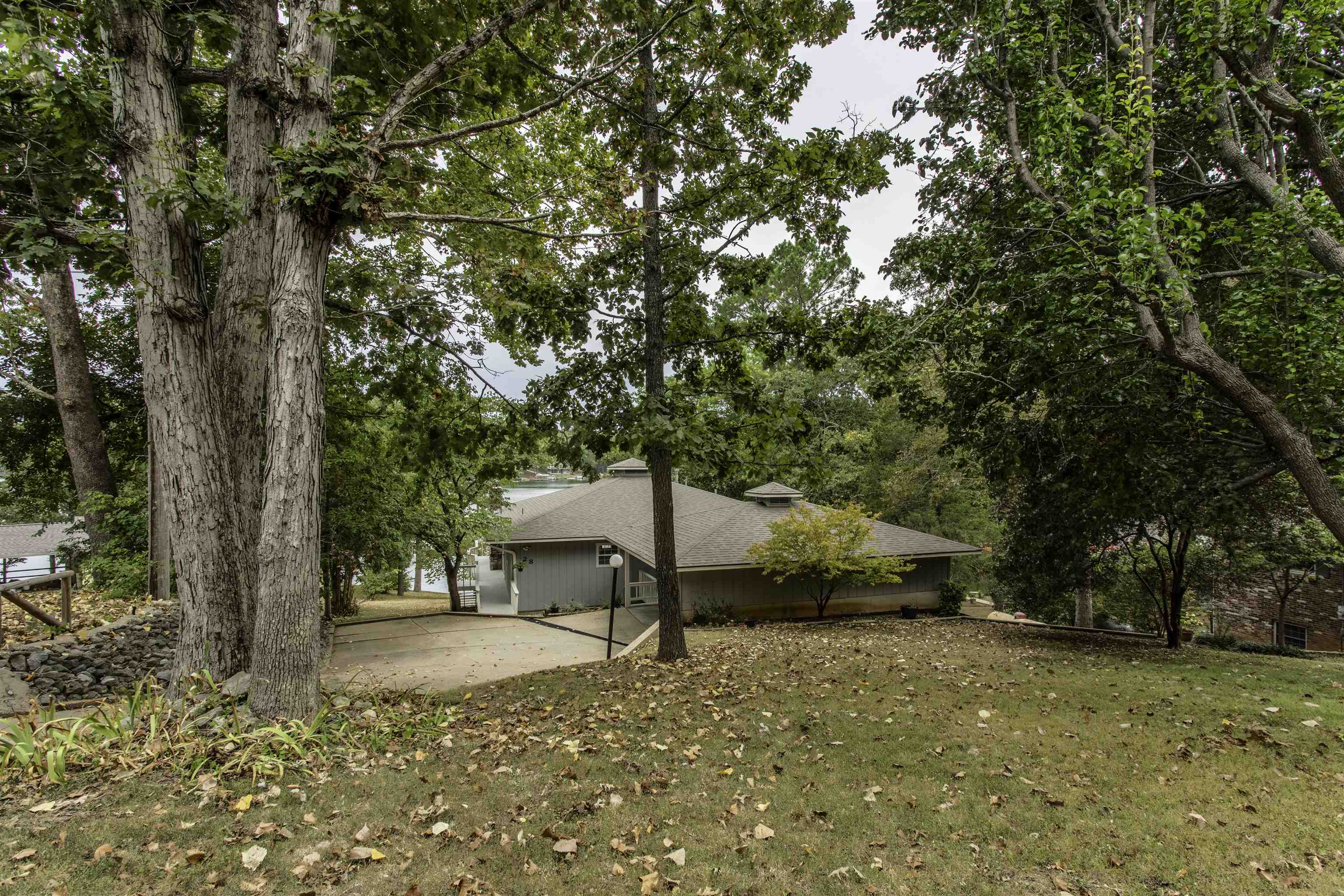 28 N Lakeshore Drive Cherokee Village, AR 72529