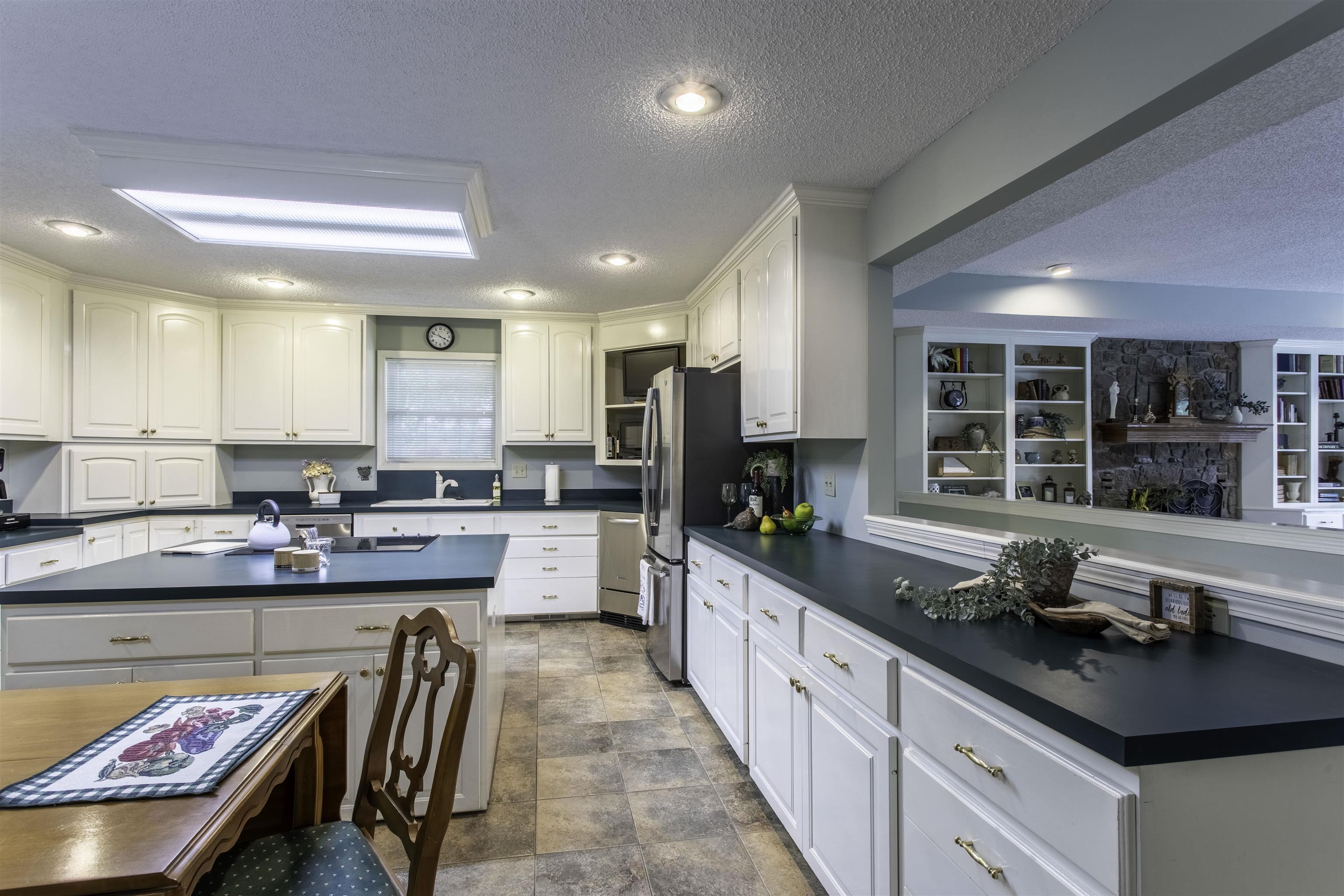 28 N Lakeshore Drive Cherokee Village, AR 72529