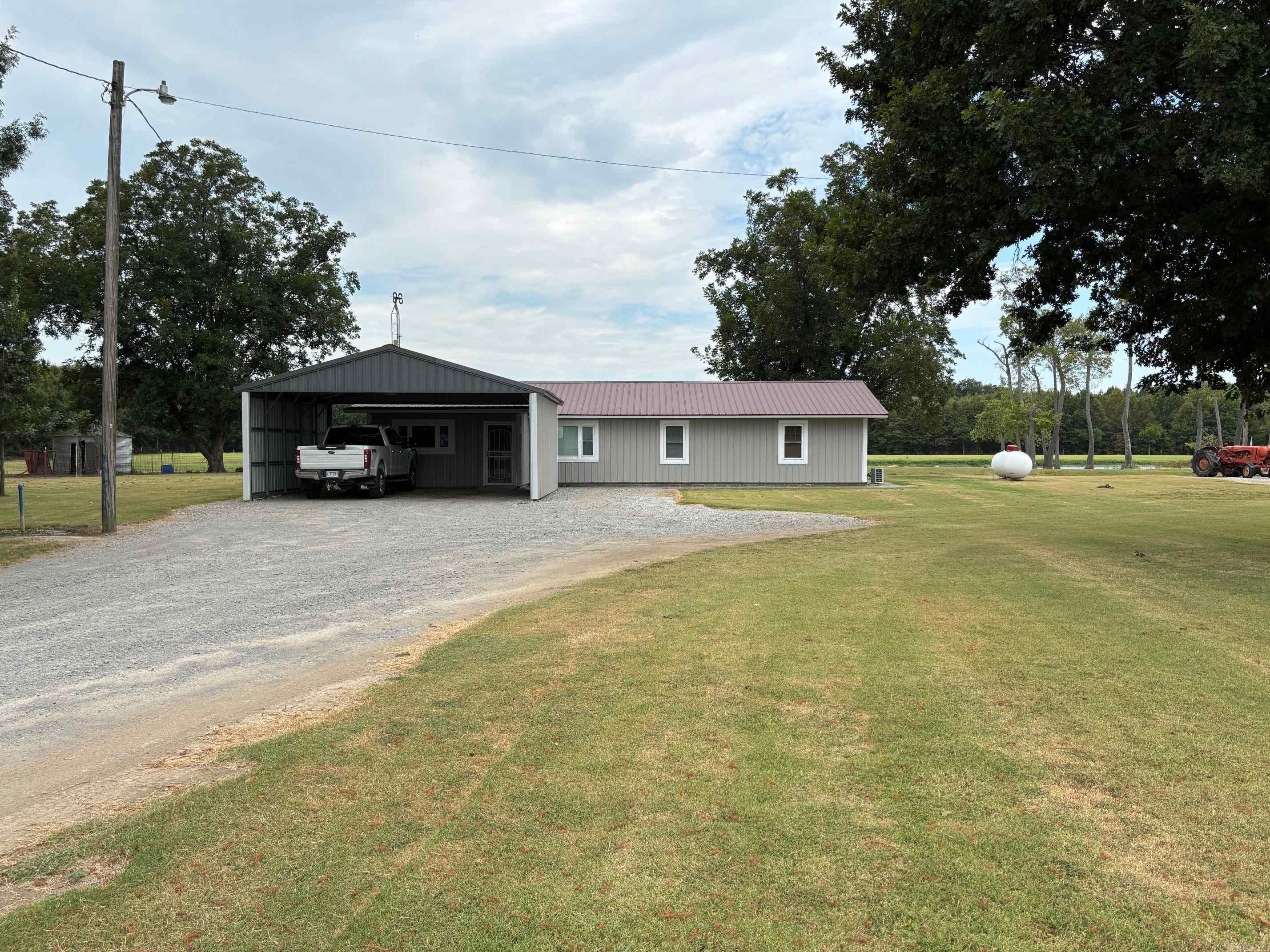569 cross county 105  Hickory Ridge, AR