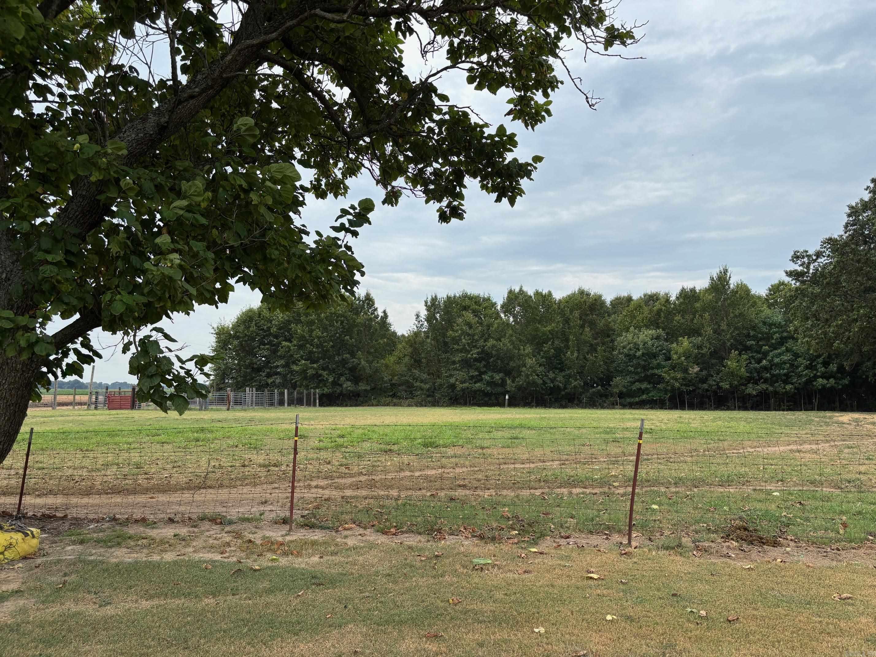 569 cross county 105  Hickory Ridge, AR