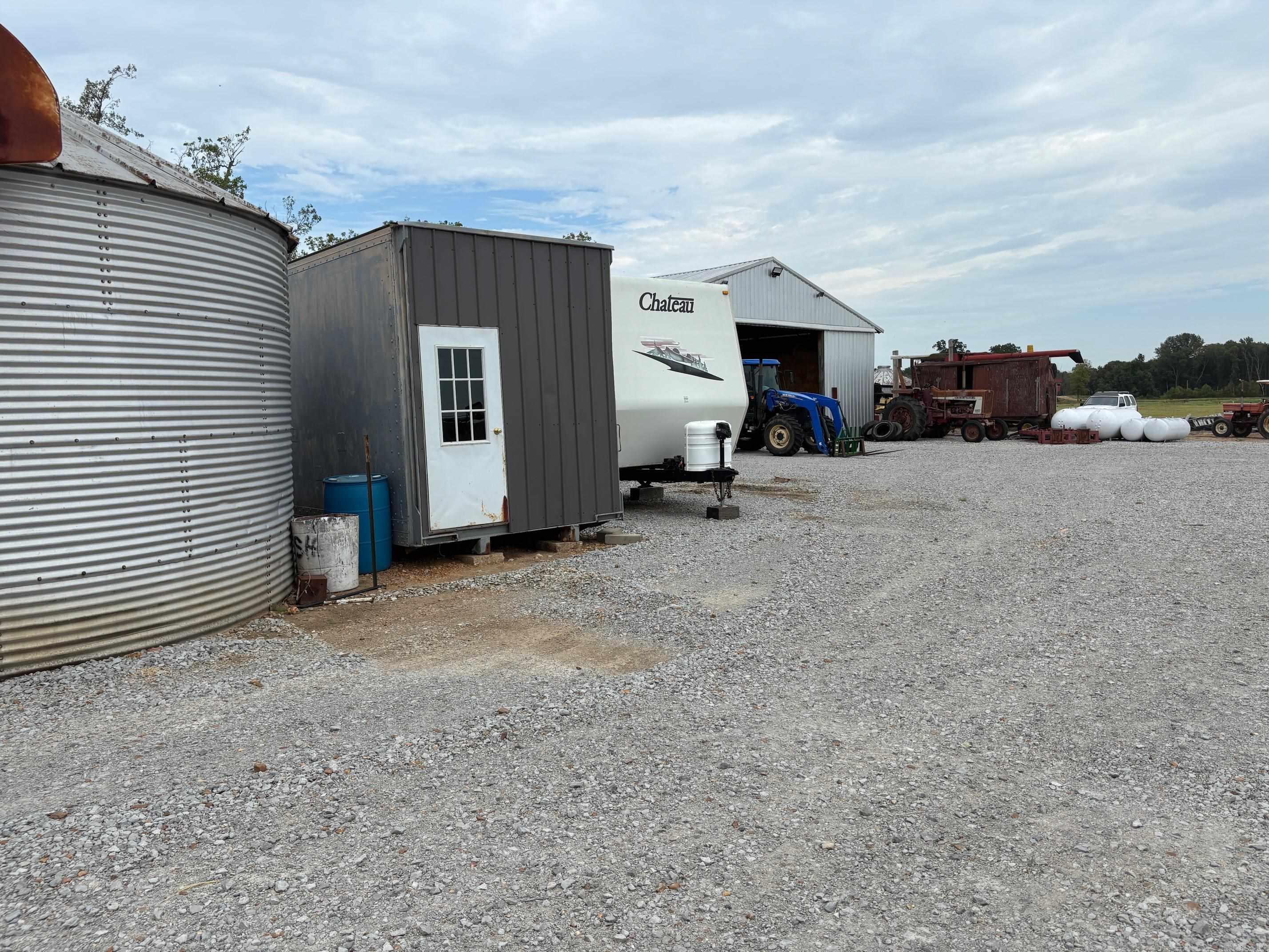 569 cross county 105  Hickory Ridge, AR