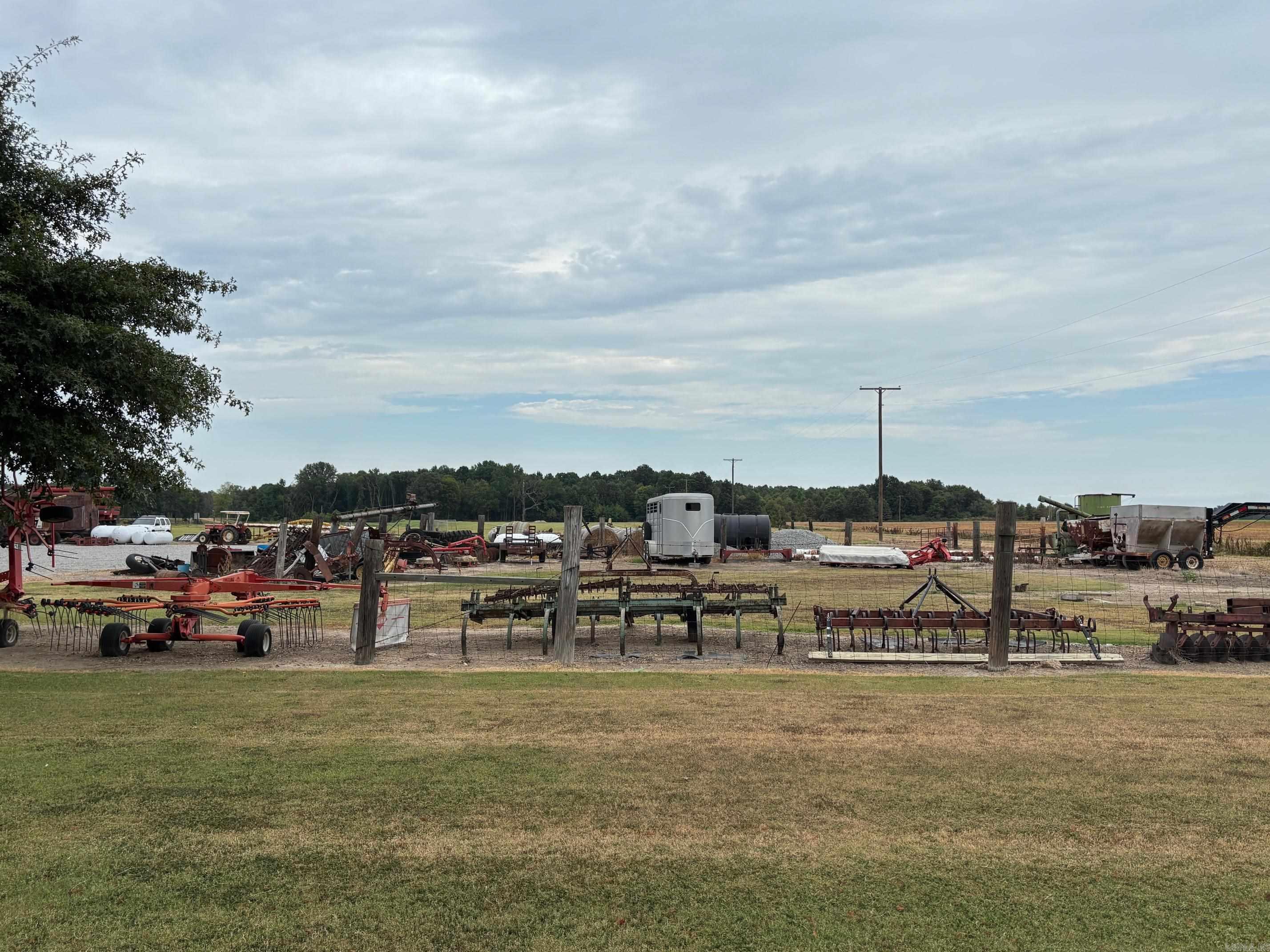 569 cross county 105  Hickory Ridge, AR