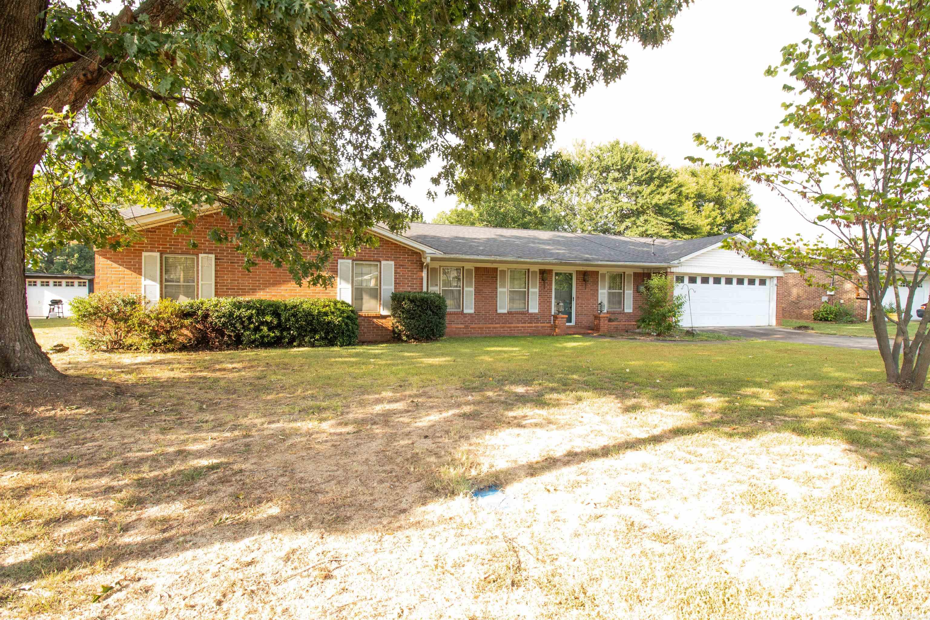 139 N Circle  Clarksville, AR