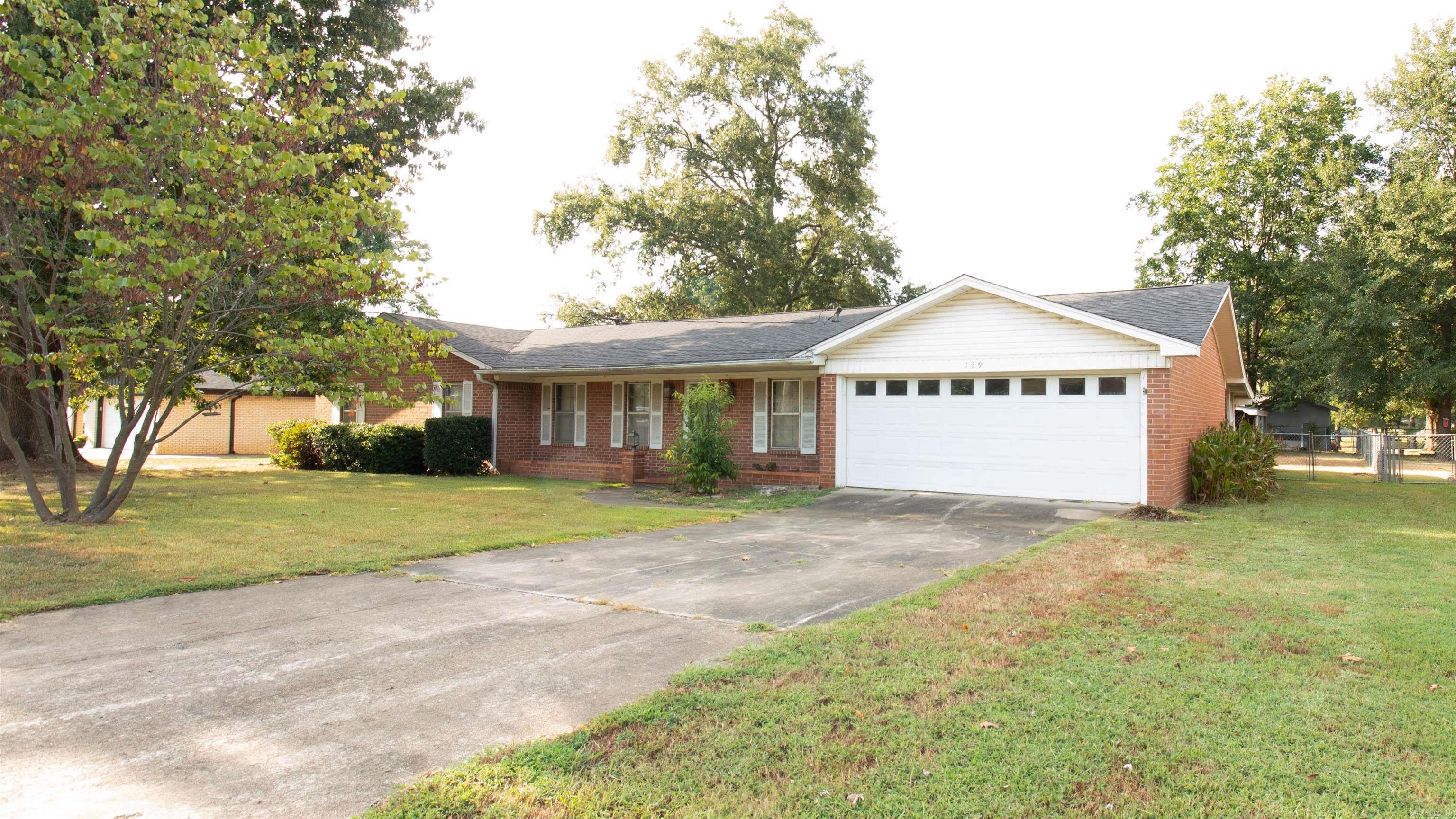 139 N Circle  Clarksville, AR