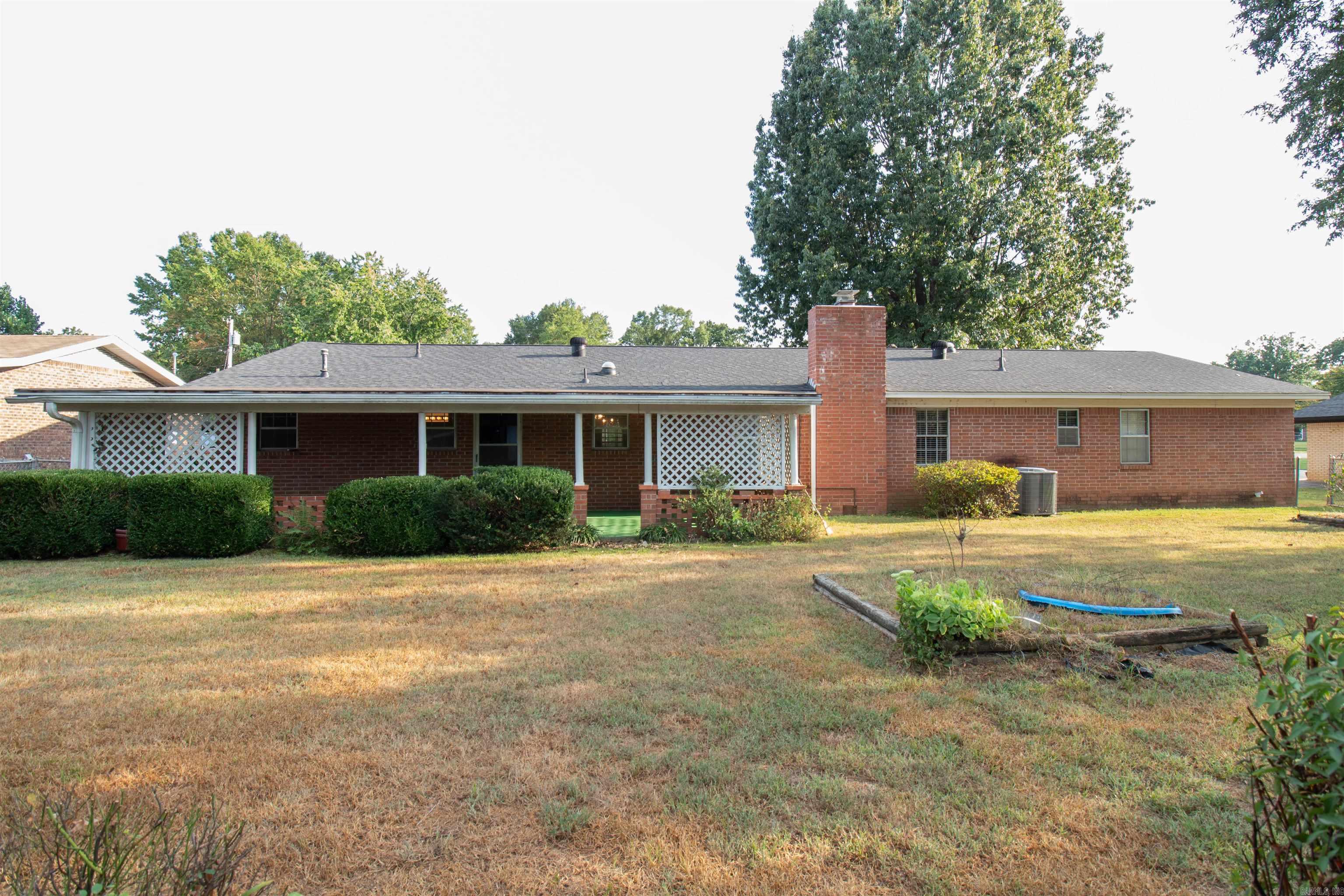 139 N Circle  Clarksville, AR