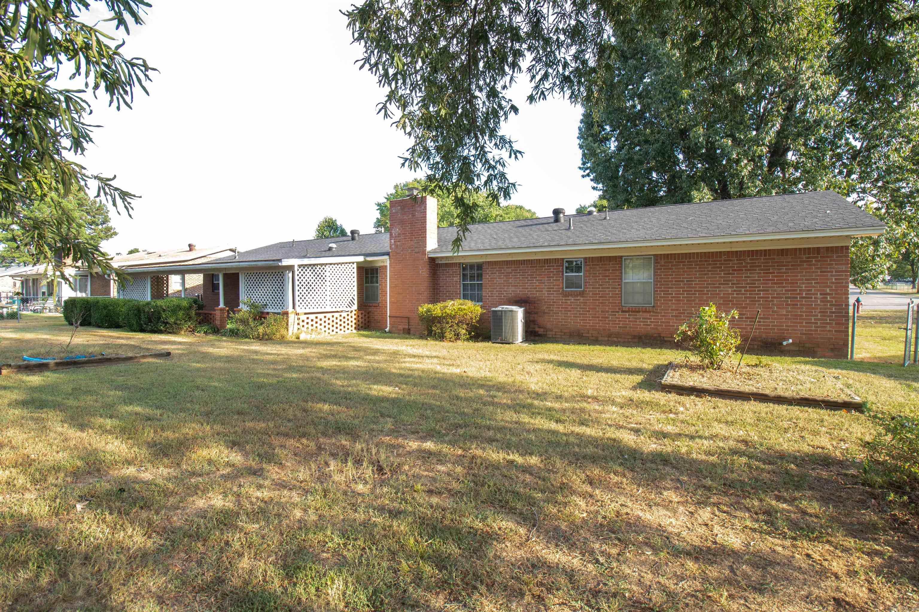 139 N Circle  Clarksville, AR