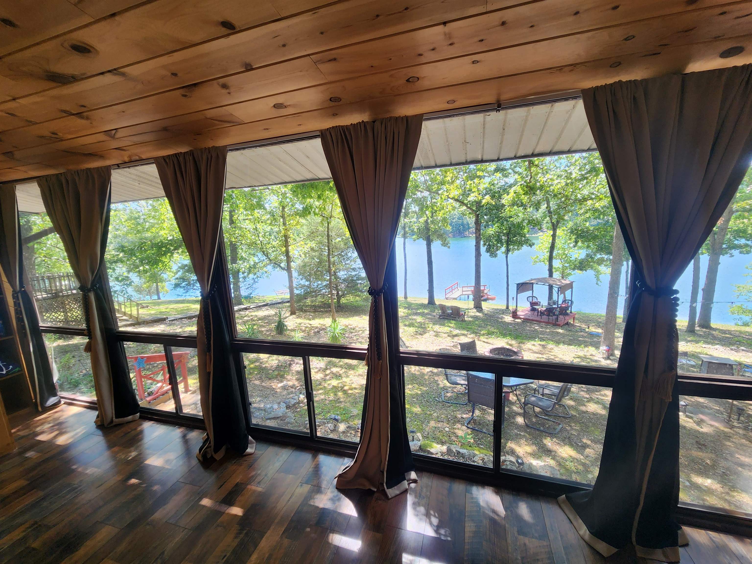 43 E Lakeshore  Highland, AR