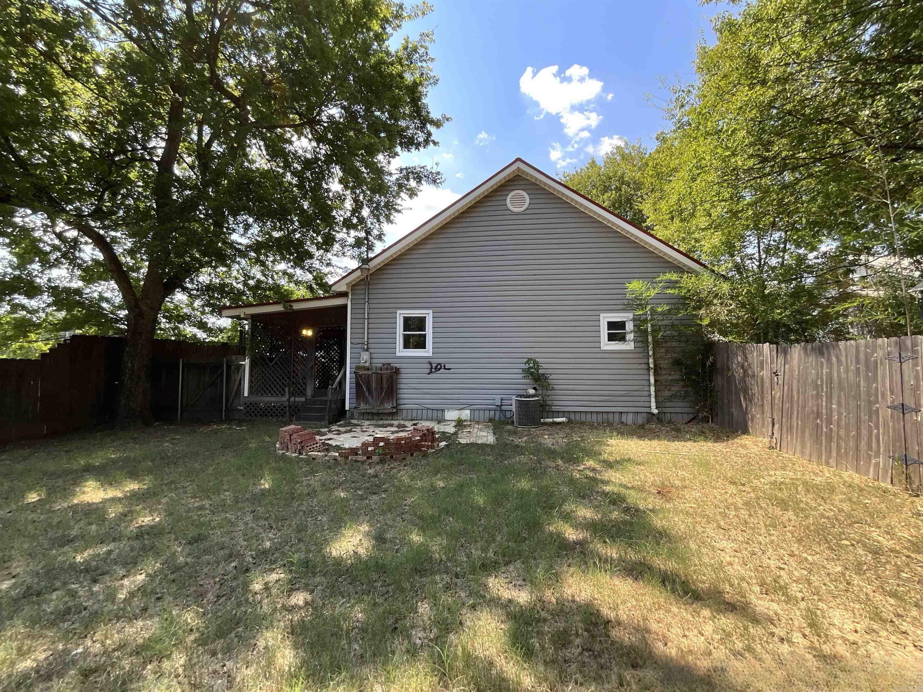 204 N Merrill New Boston, TX 75570