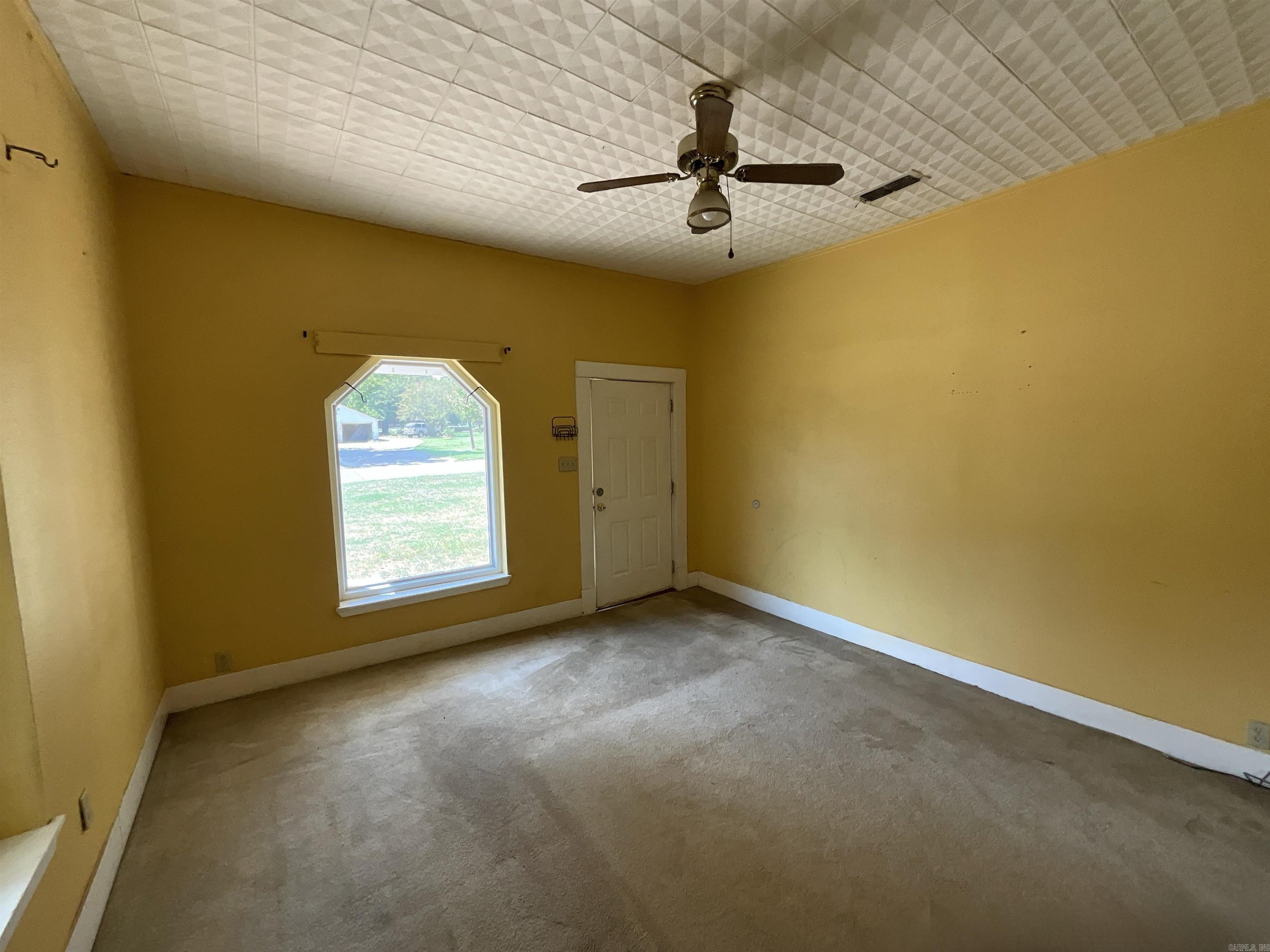 204 N Merrill New Boston, TX 75570