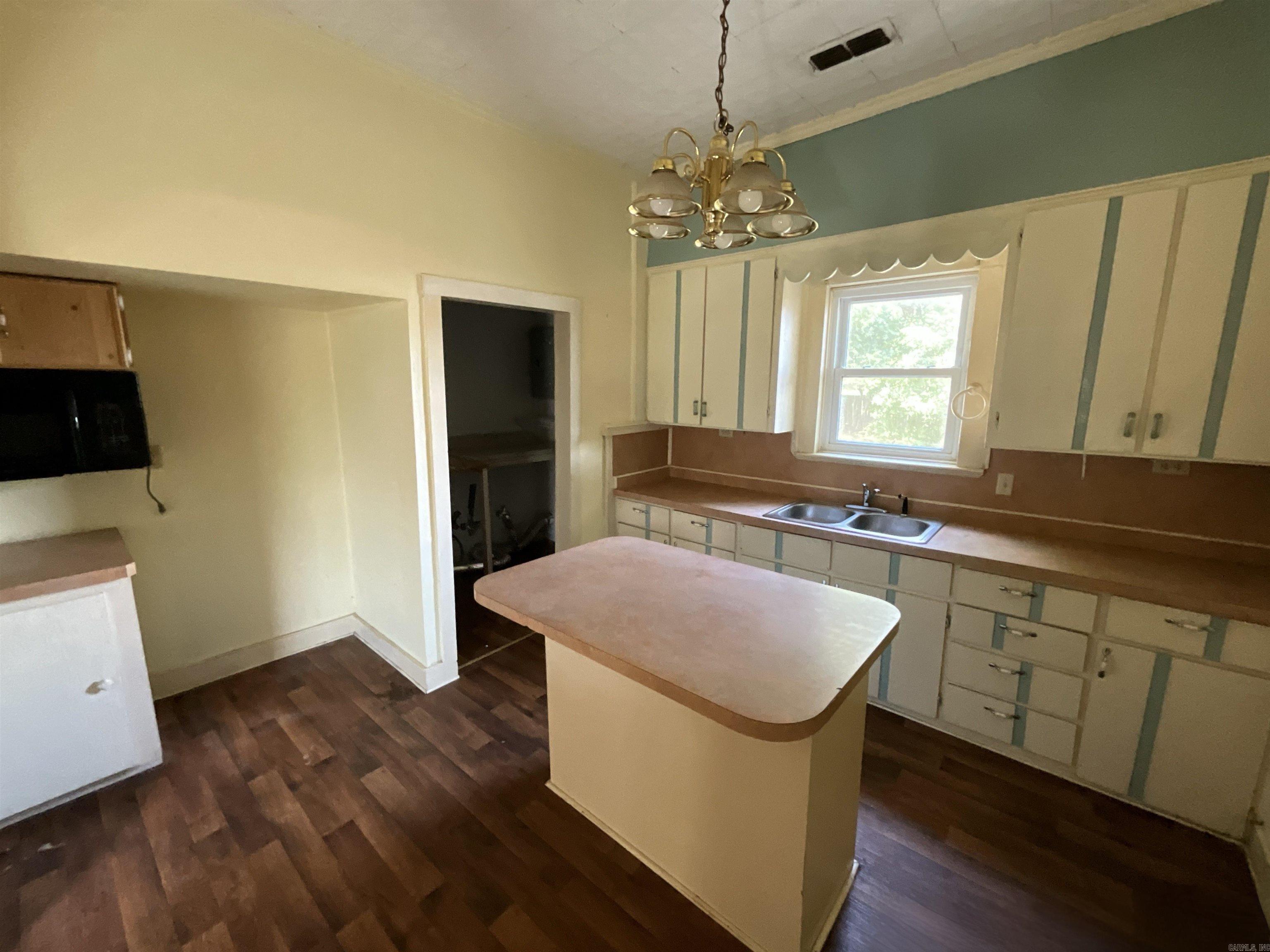 204 N Merrill New Boston, TX 75570