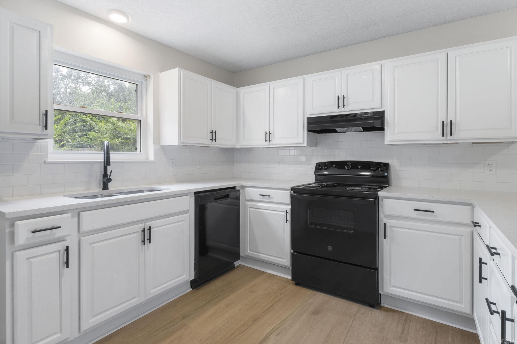 27 Single Oaks Drive Sherwood, AR 72120