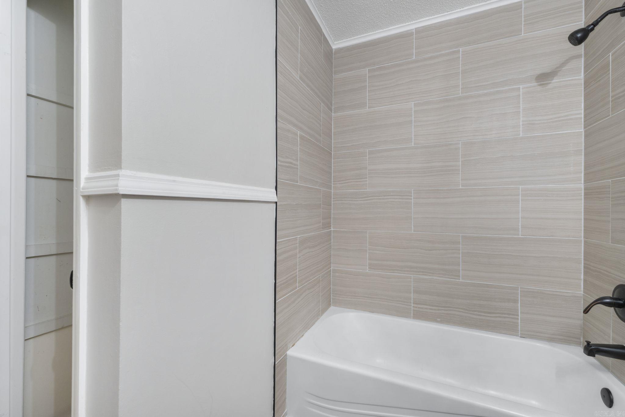 27 Single Oaks Drive Sherwood, AR 72120