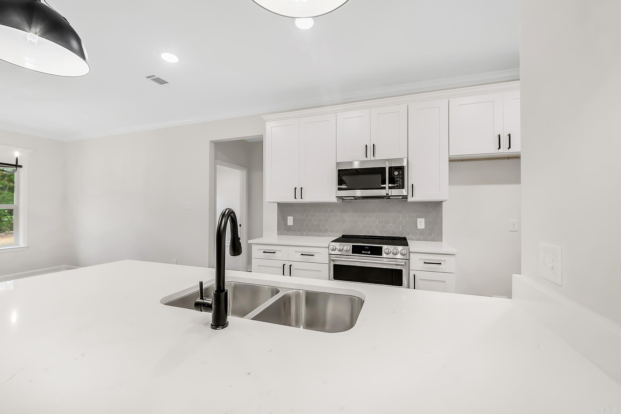 17 Wolfsbridge Loop Cabot, AR 72023