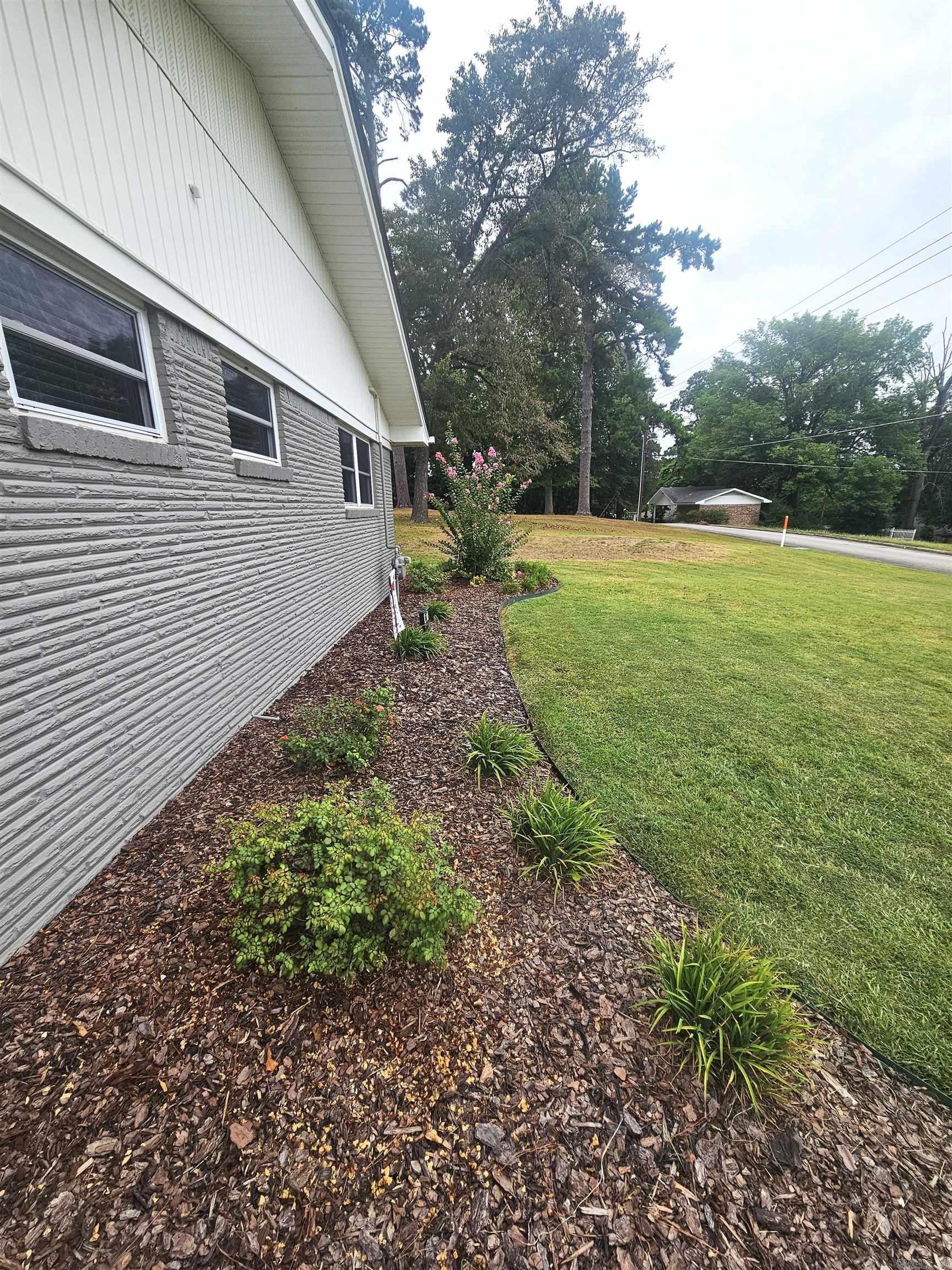 607 N 12th Street Nashville, AR 71852