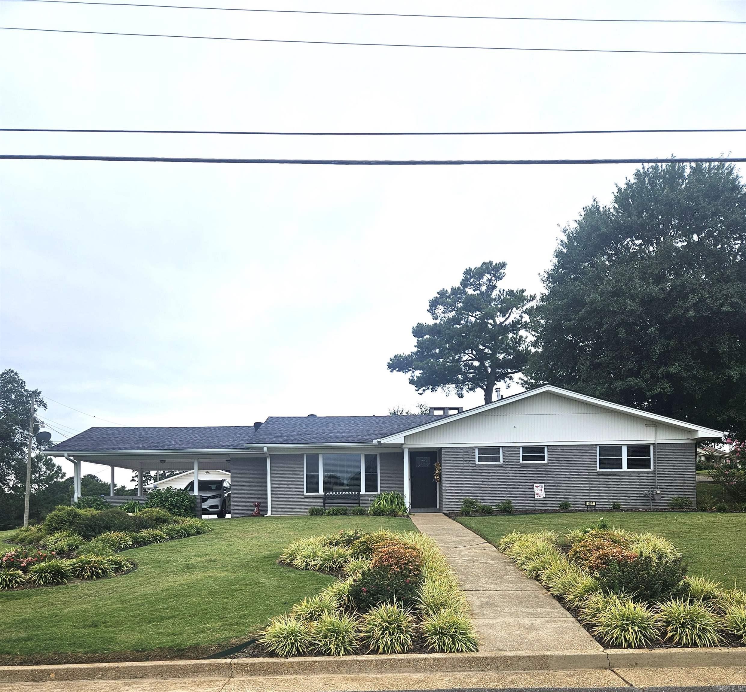 607 N 12th Street Nashville, AR 71852