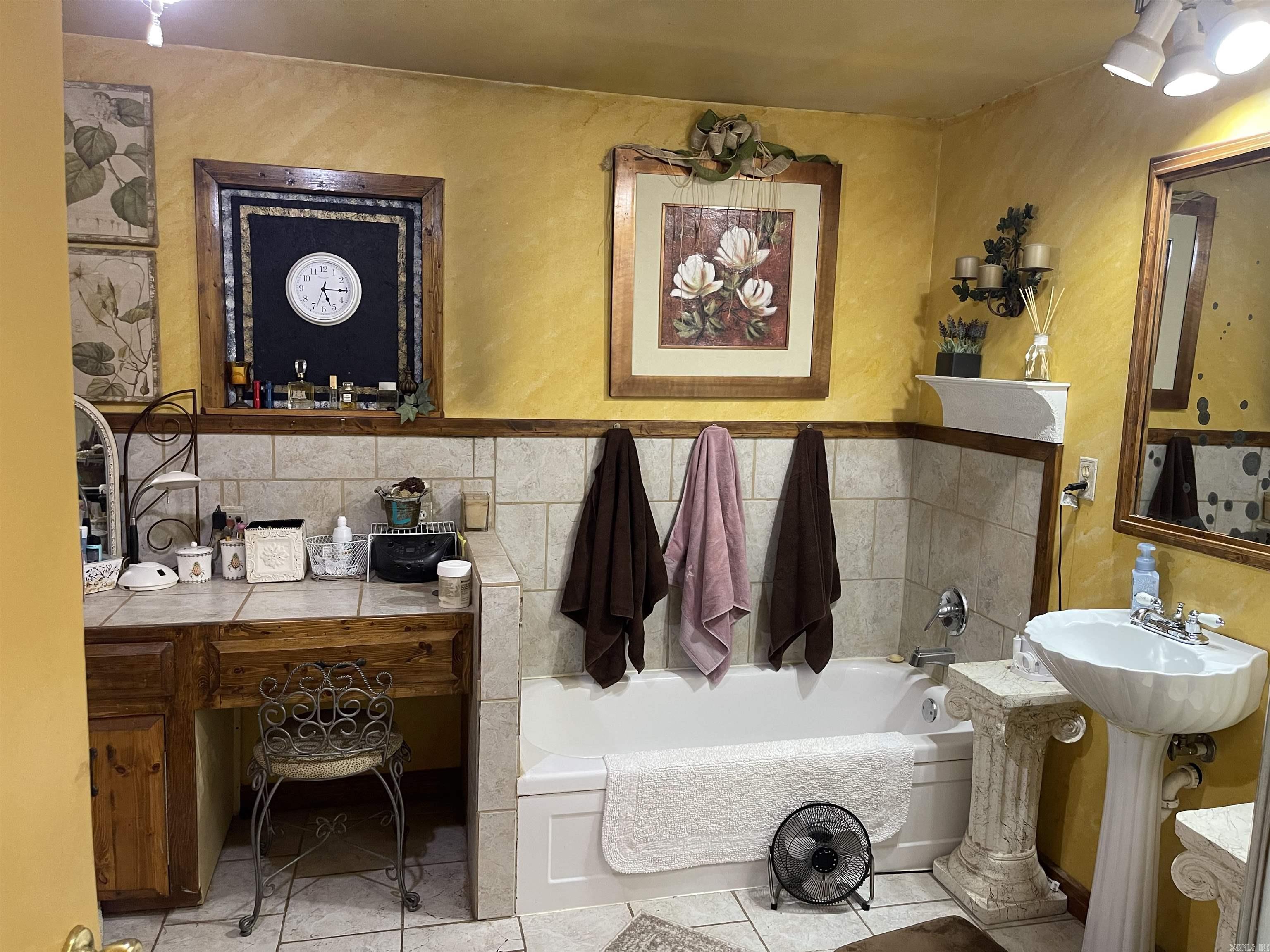 532 Canyon Road  Greers Ferry, AR