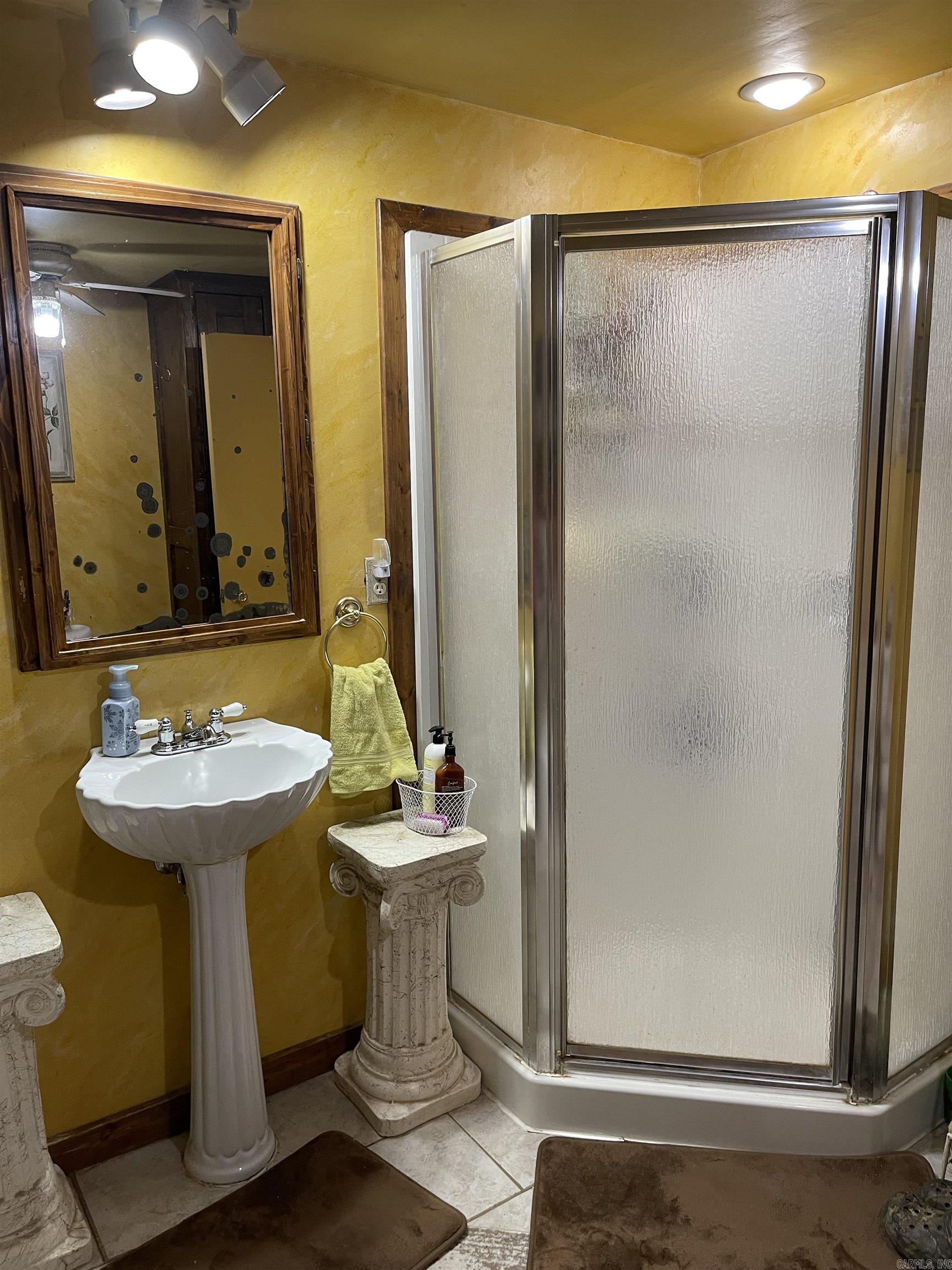 532 Canyon Road  Greers Ferry, AR