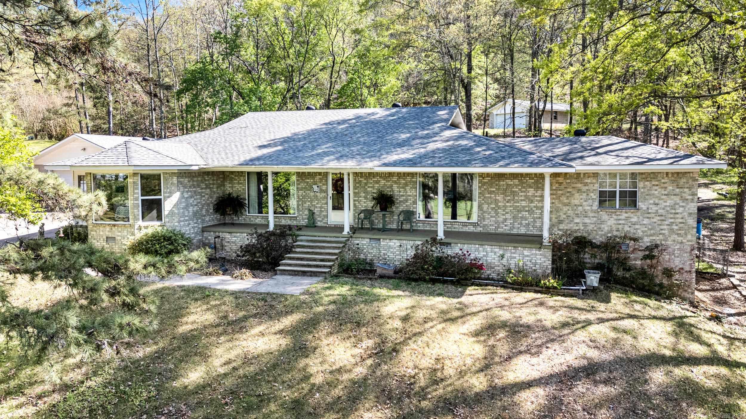 1533 Bakers Creek  Russellville, AR
