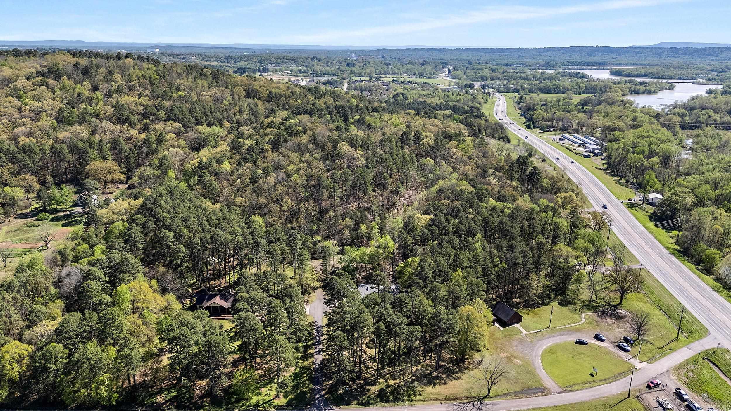 1533 Bakers Creek  Russellville, AR