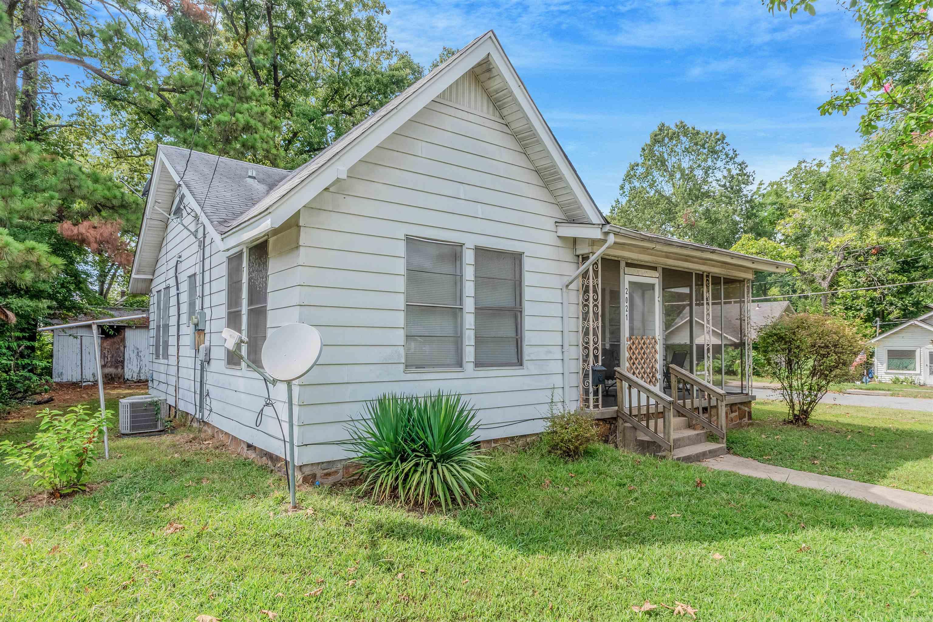 2021 N Poplar St  North Little Rock, AR