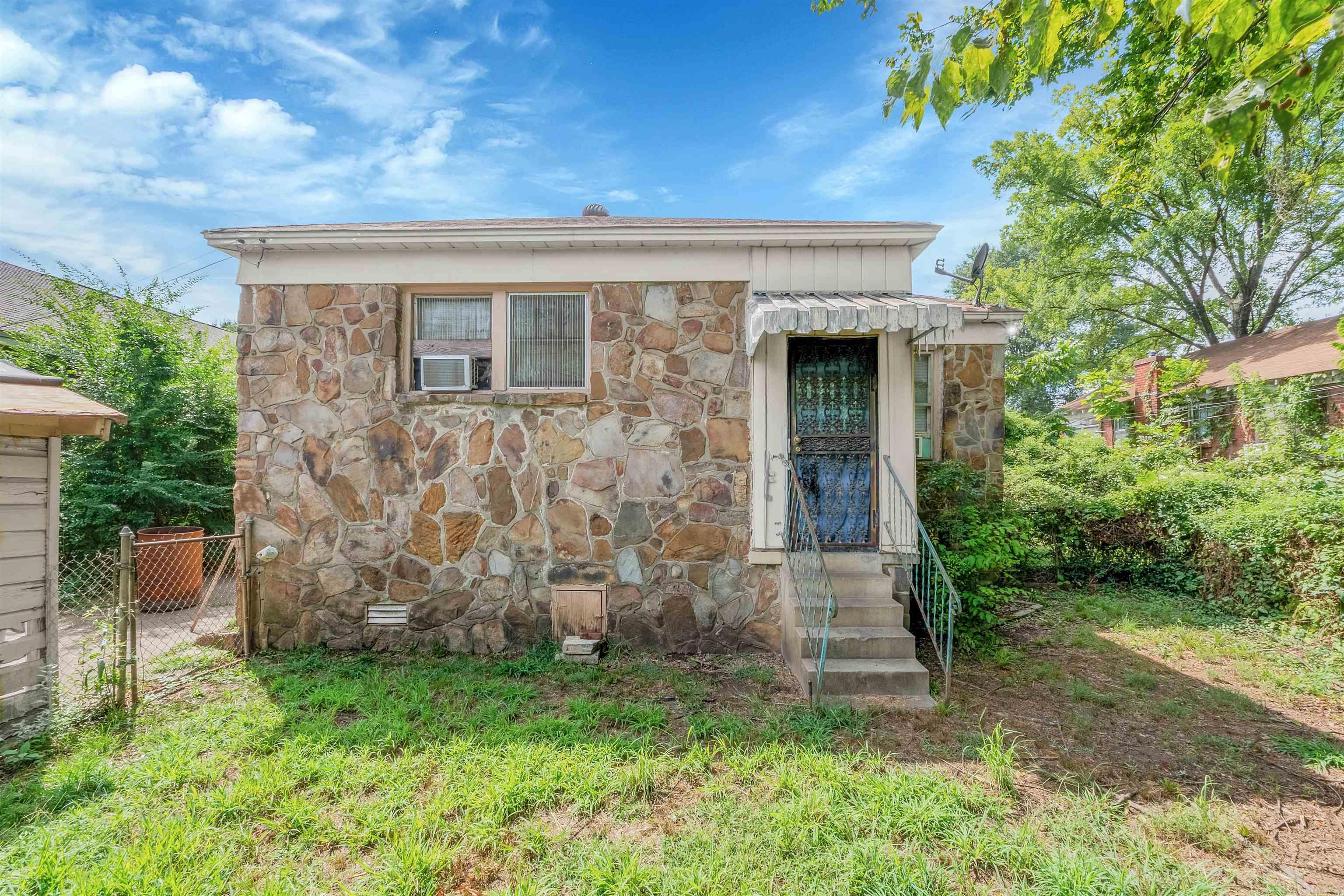 1806 N Poplar St  North Little Rock, AR