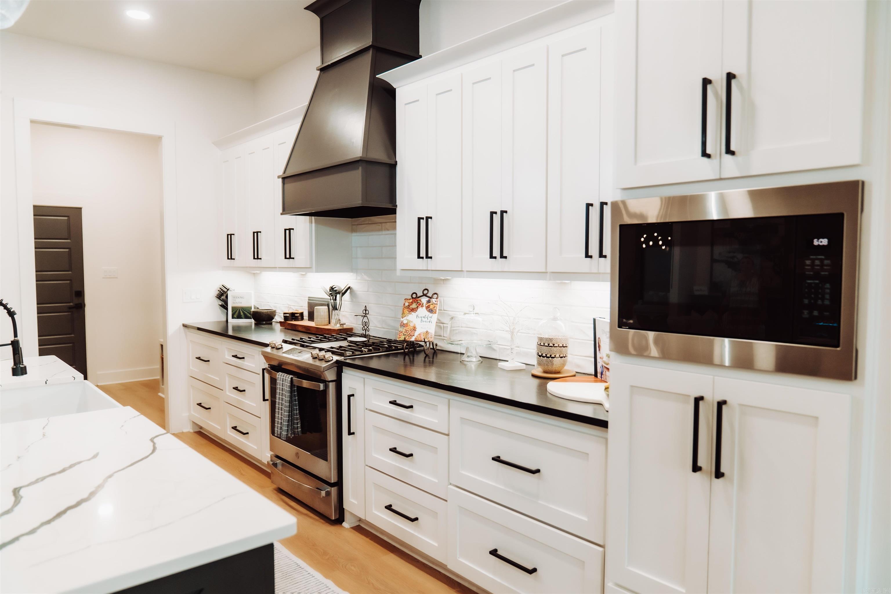 7702 S Shoreline Boulevard Benton, AR 72019