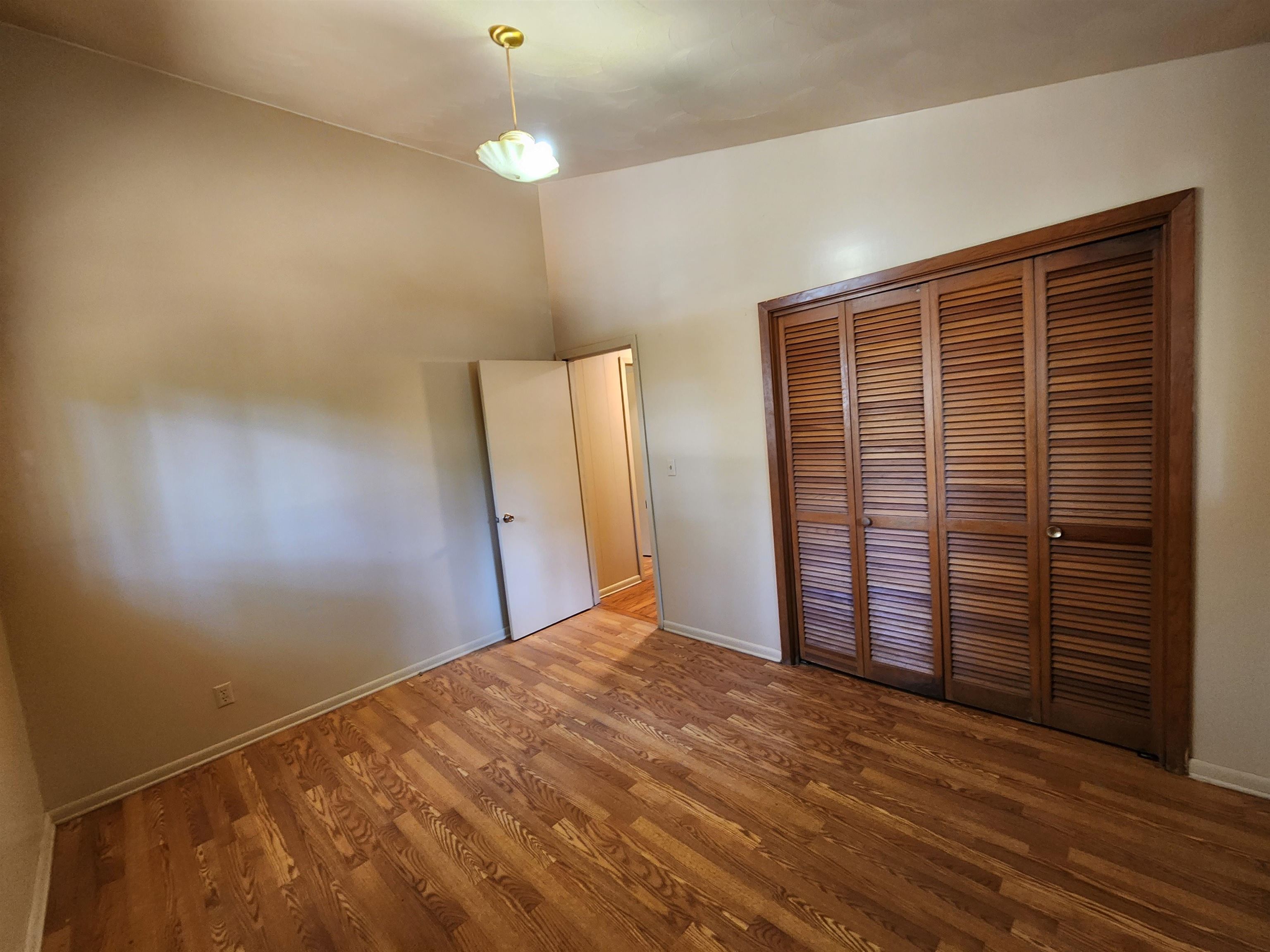 36 Mena  Cherokee Village, AR