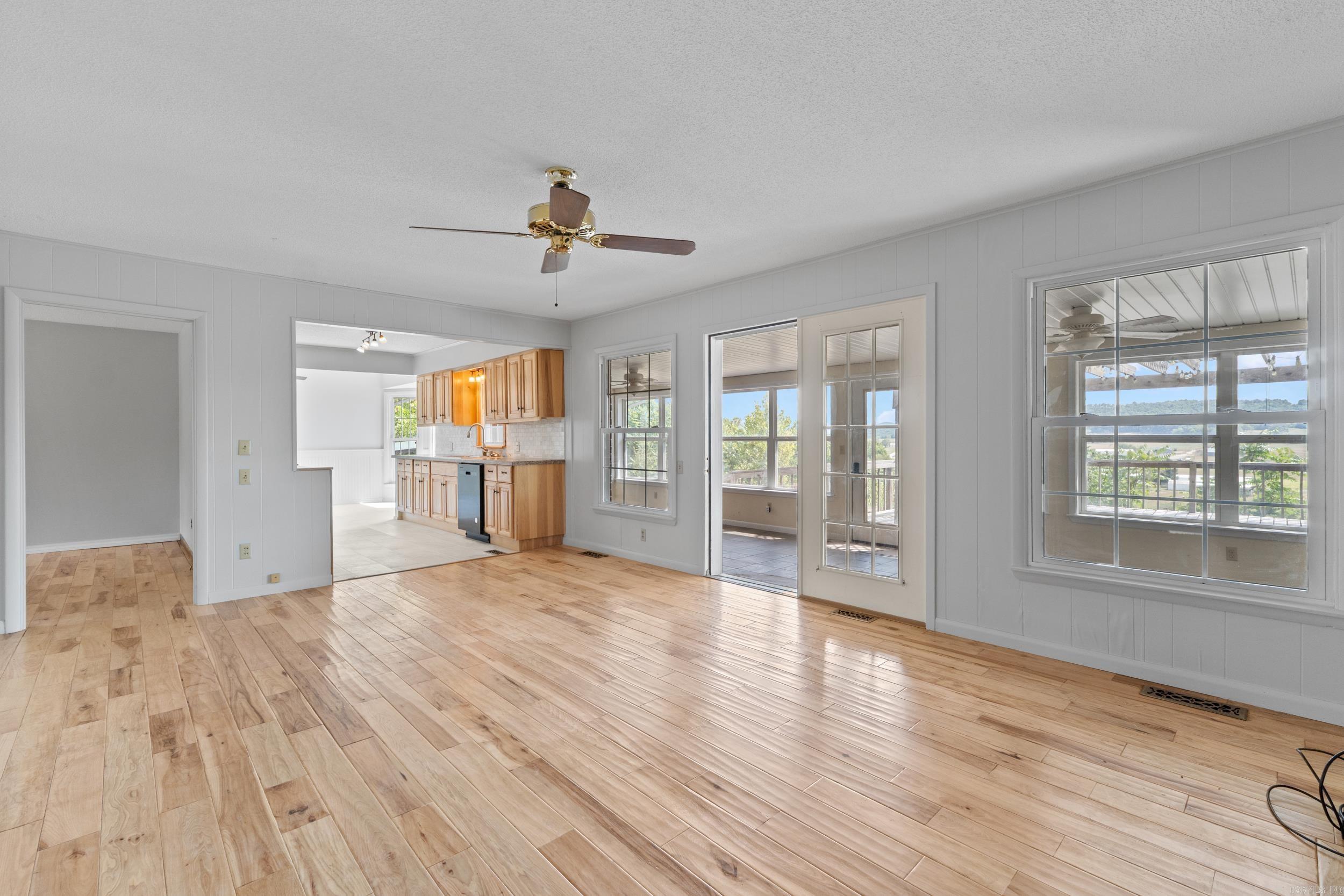 64 South  Calico Rock, AR