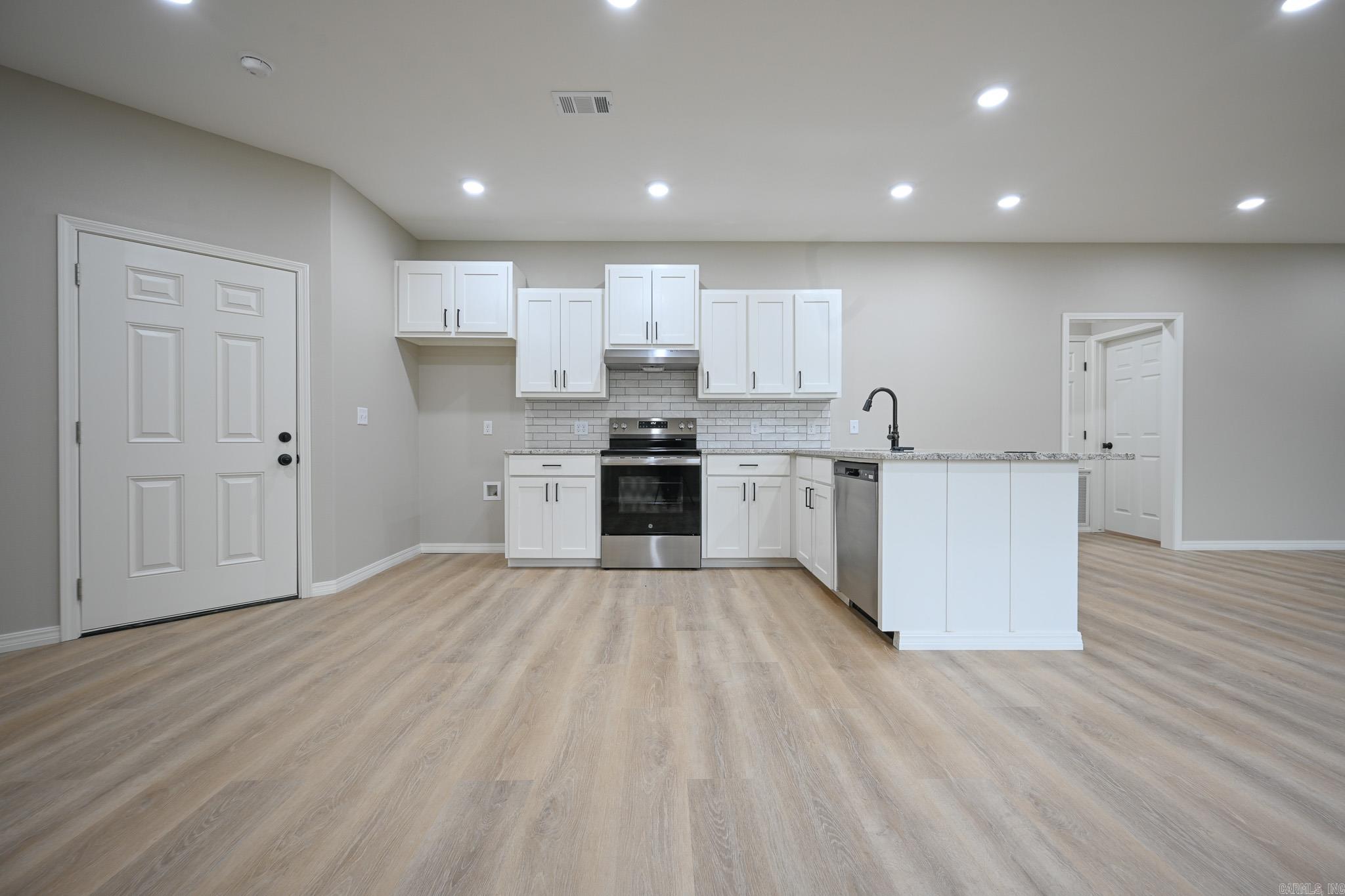 104 Red Oak Drive Mena, AR 71953