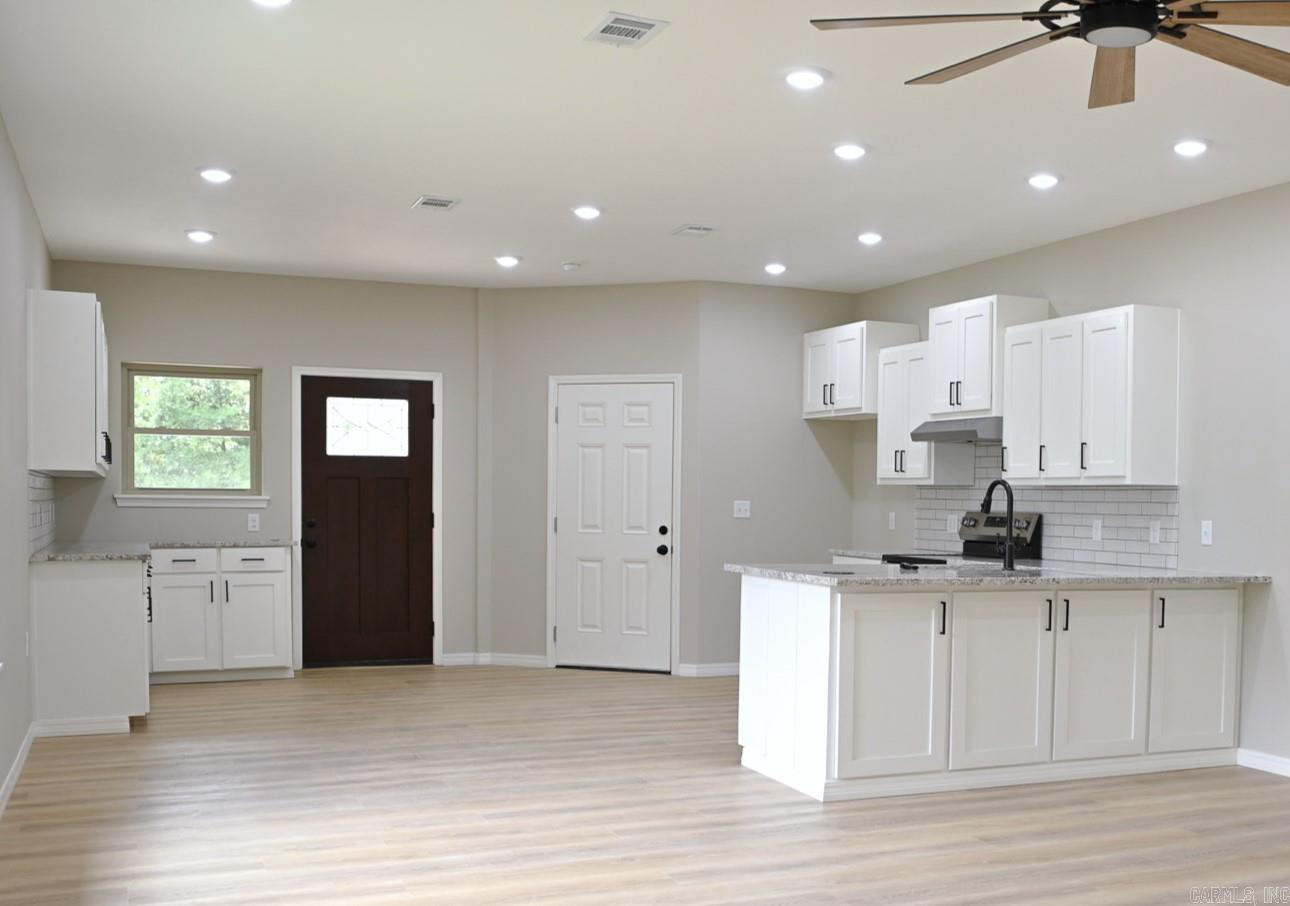 104 Red Oak  Mena, AR