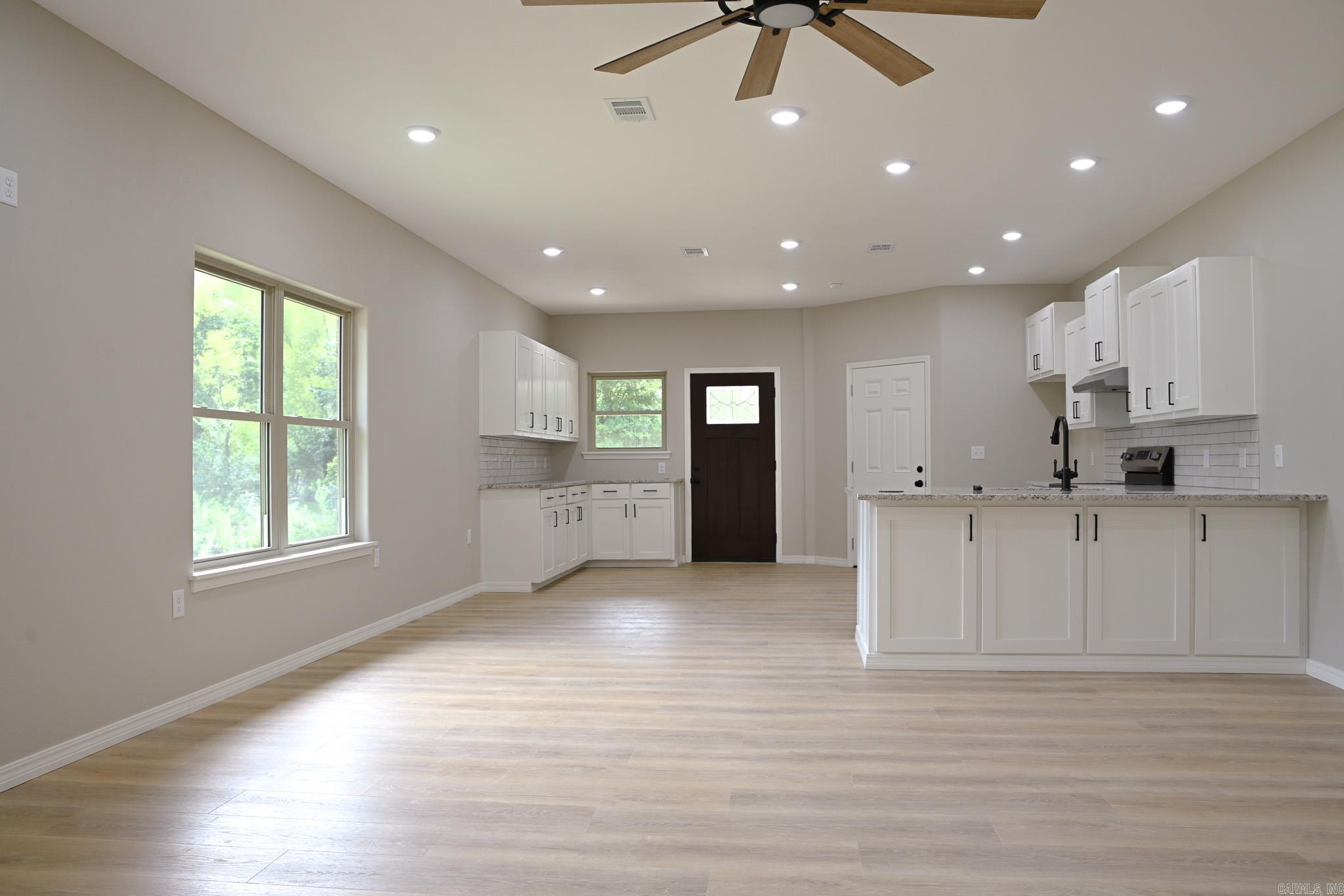 104 Red Oak  Mena, AR