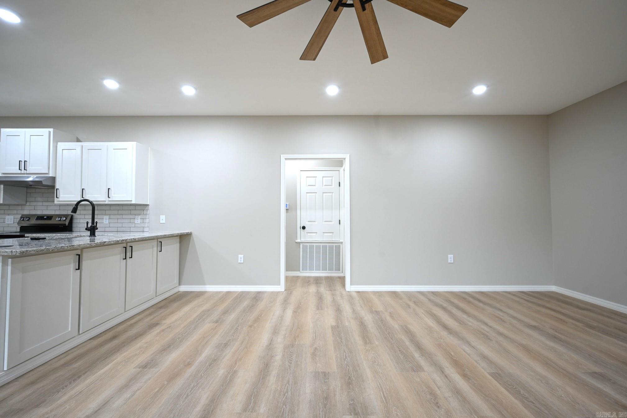 104 Red Oak  Mena, AR