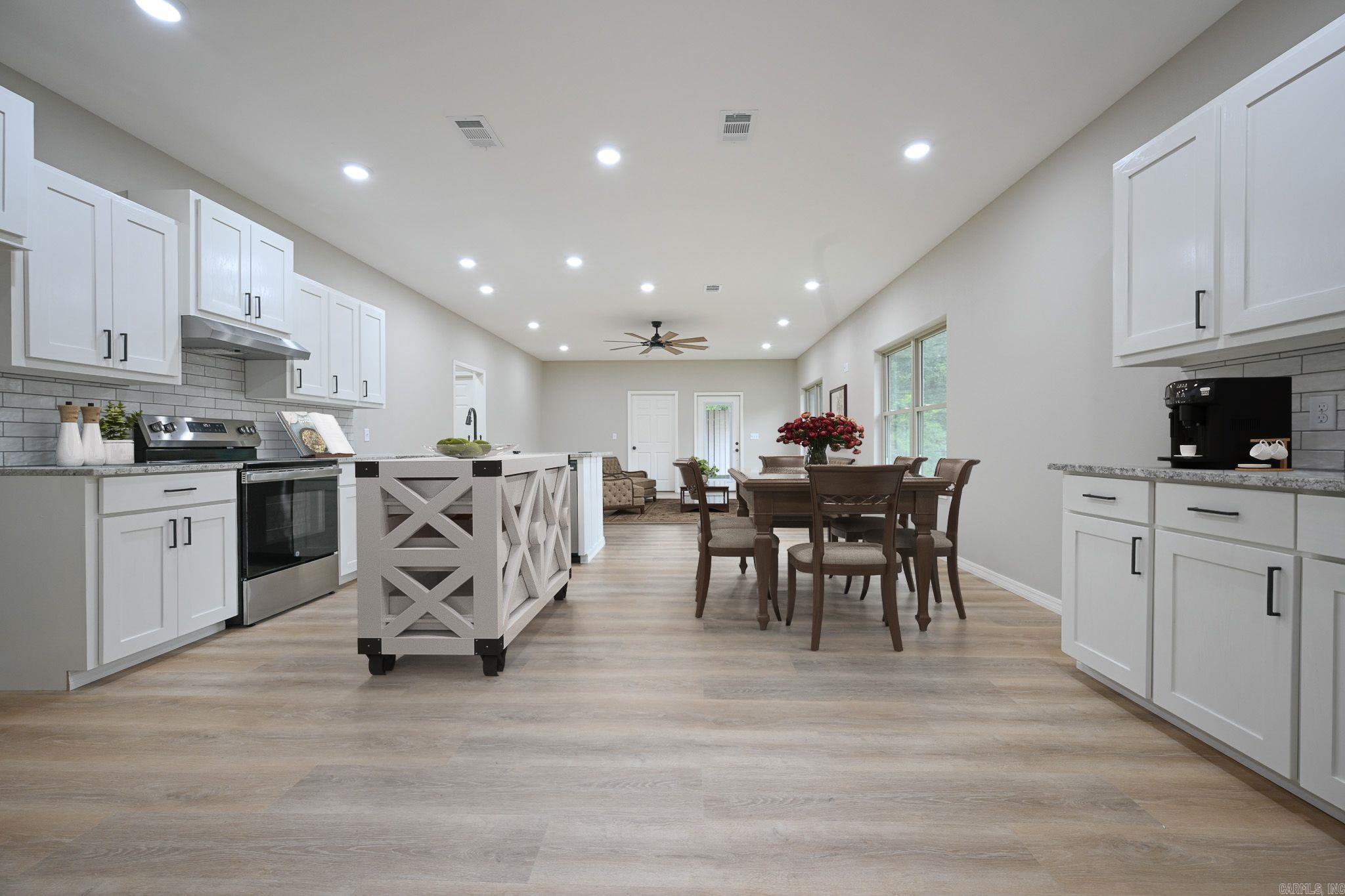 104 Red Oak  Mena, AR