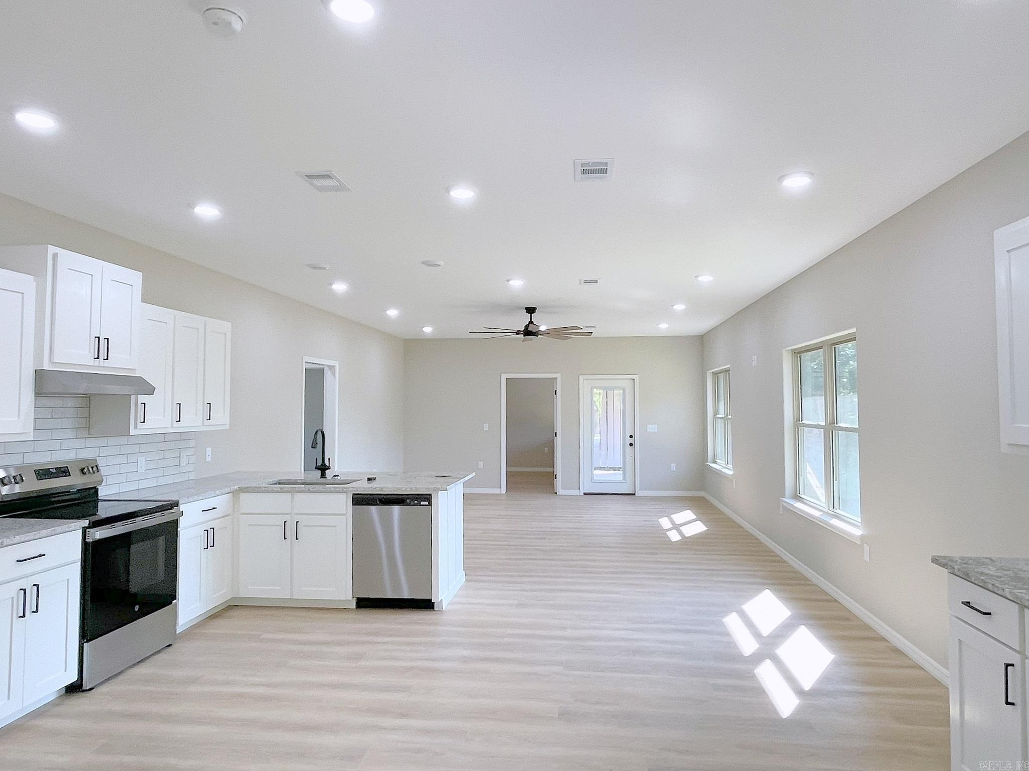 104 Red Oak Drive Mena, AR 71953