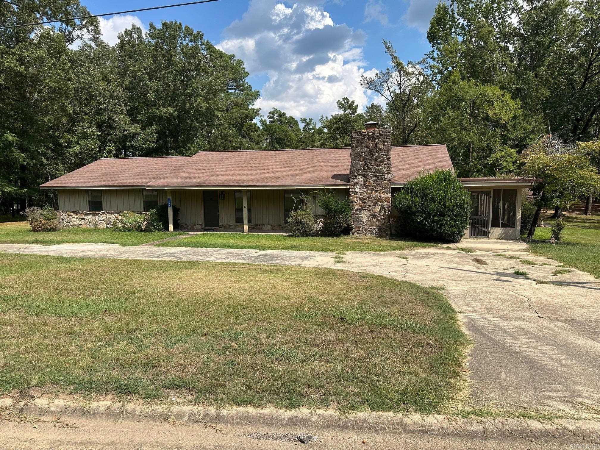 1105 woodcrest Star City, AR 71667