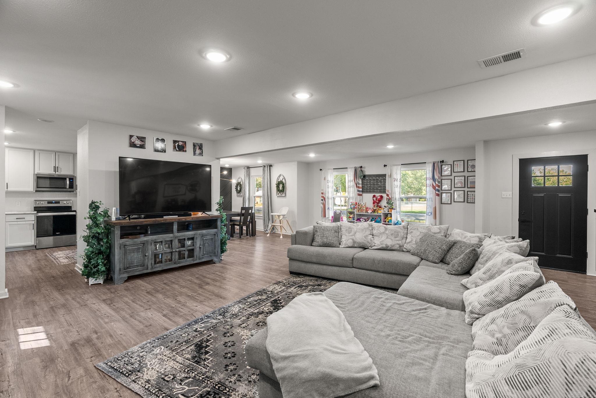 50 White Oak Drive Conway, AR 72034