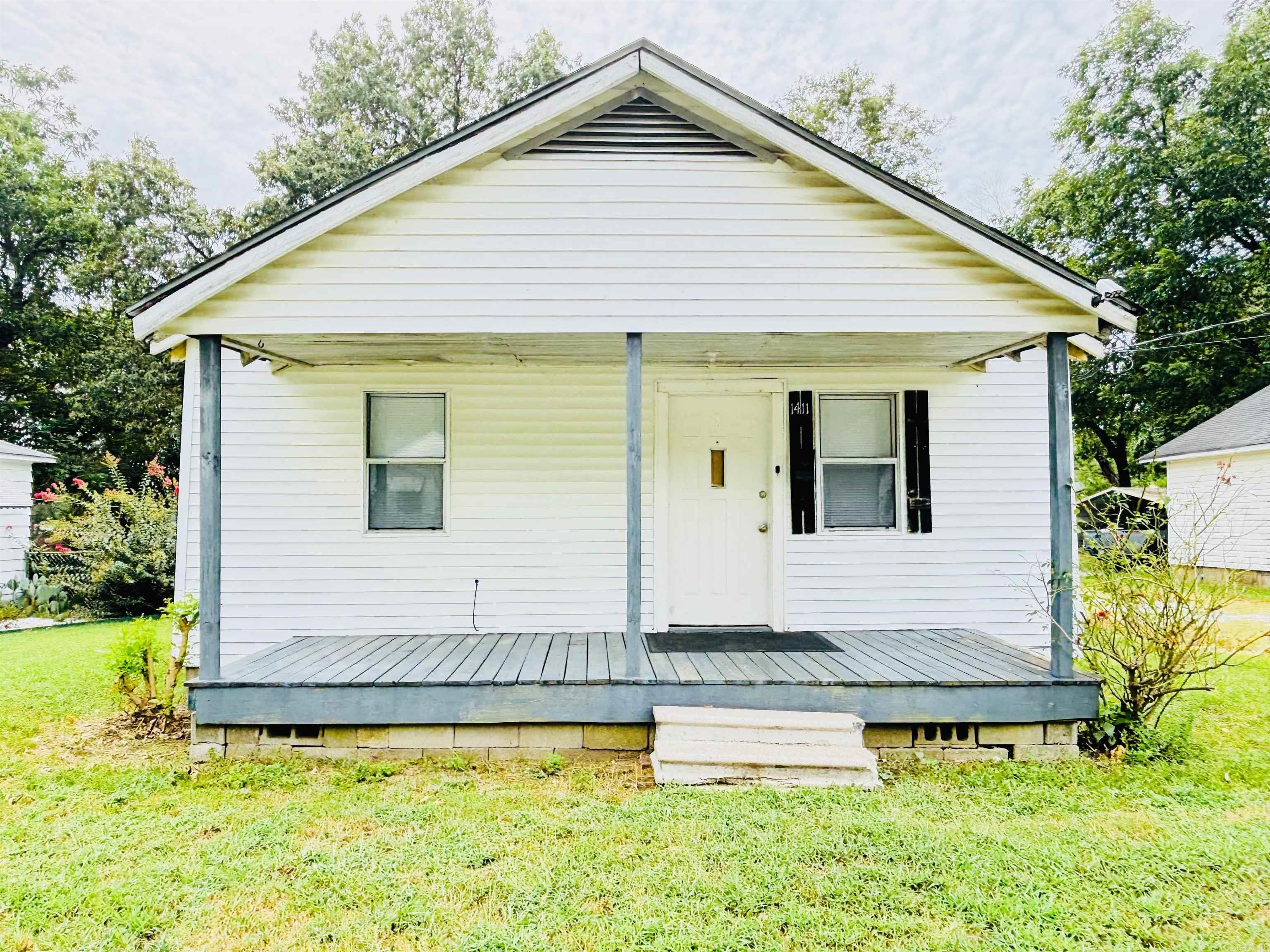 1411 E Moore