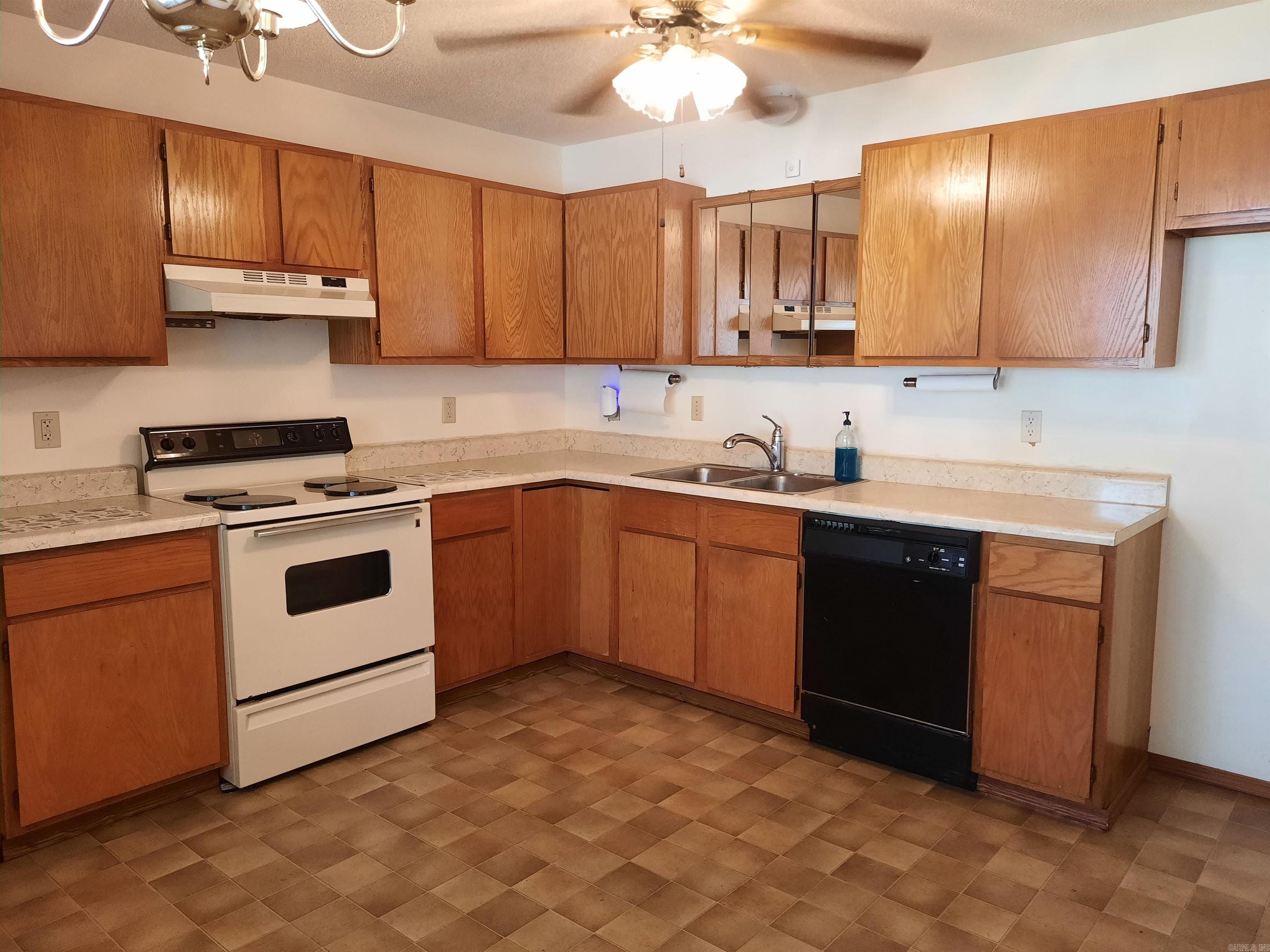 701 Clarence Street Mountain View, AR 72560