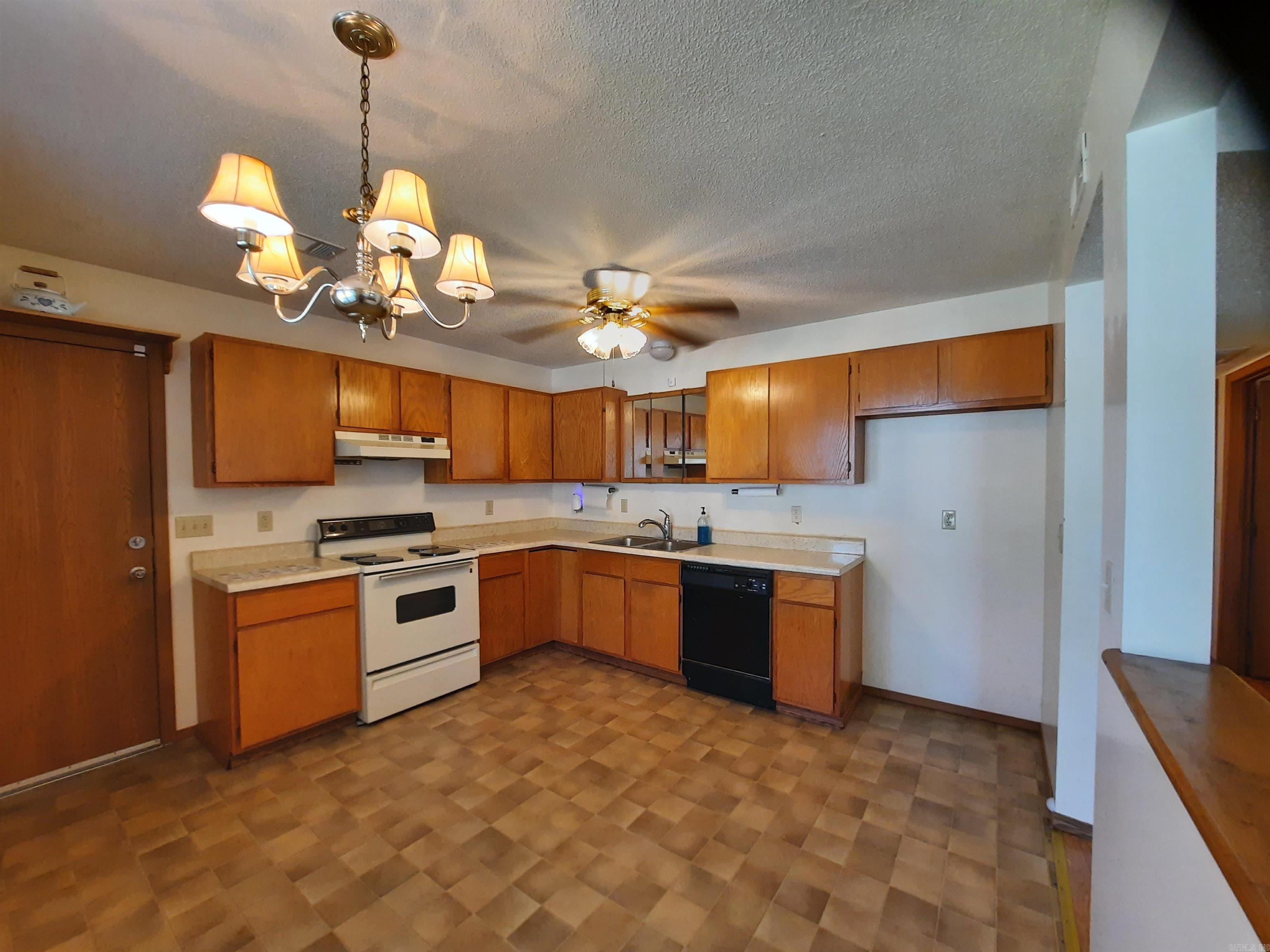 701 Clarence Street Mountain View, AR 72560