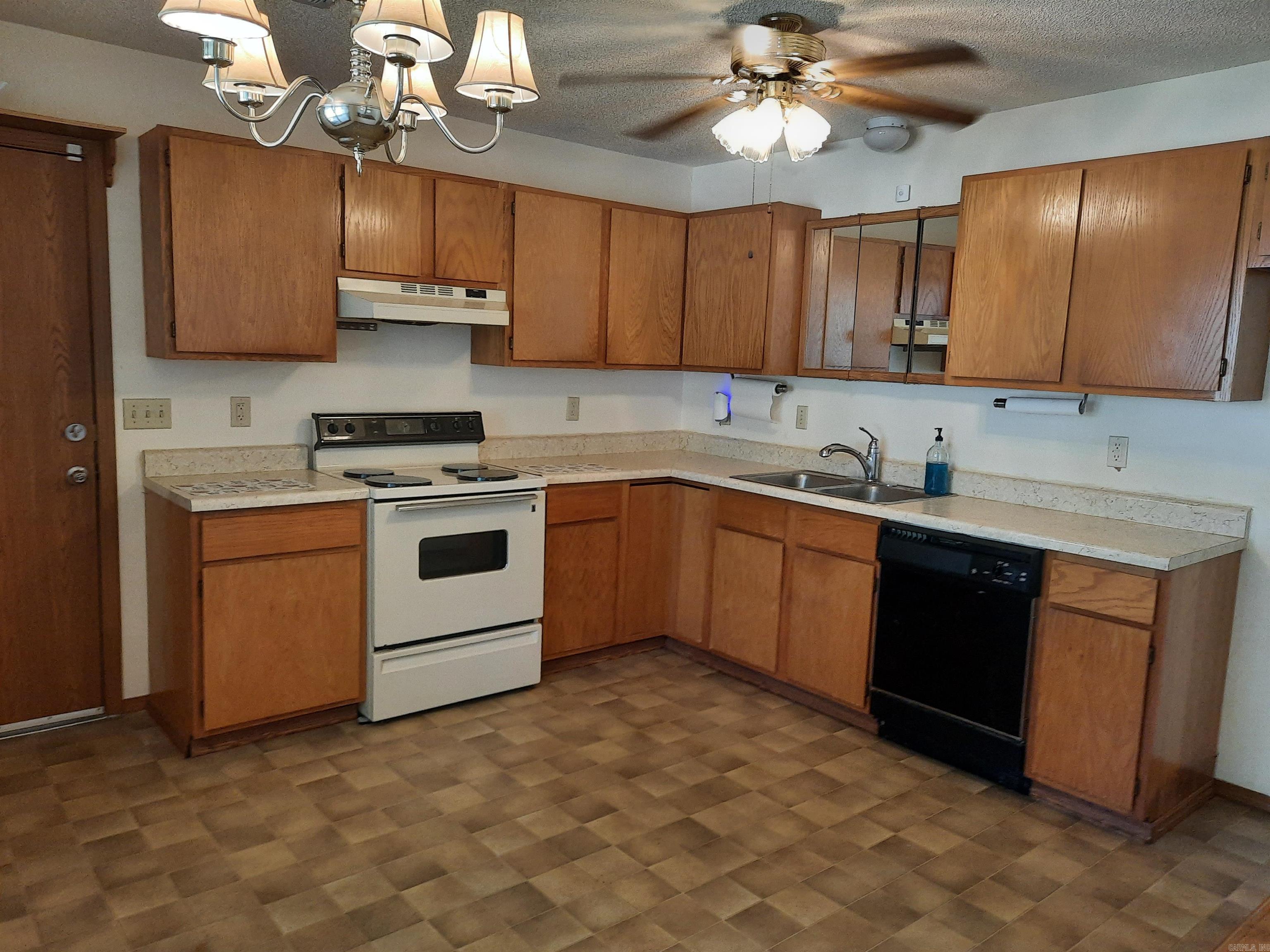 701 Clarence Street Mountain View, AR 72560