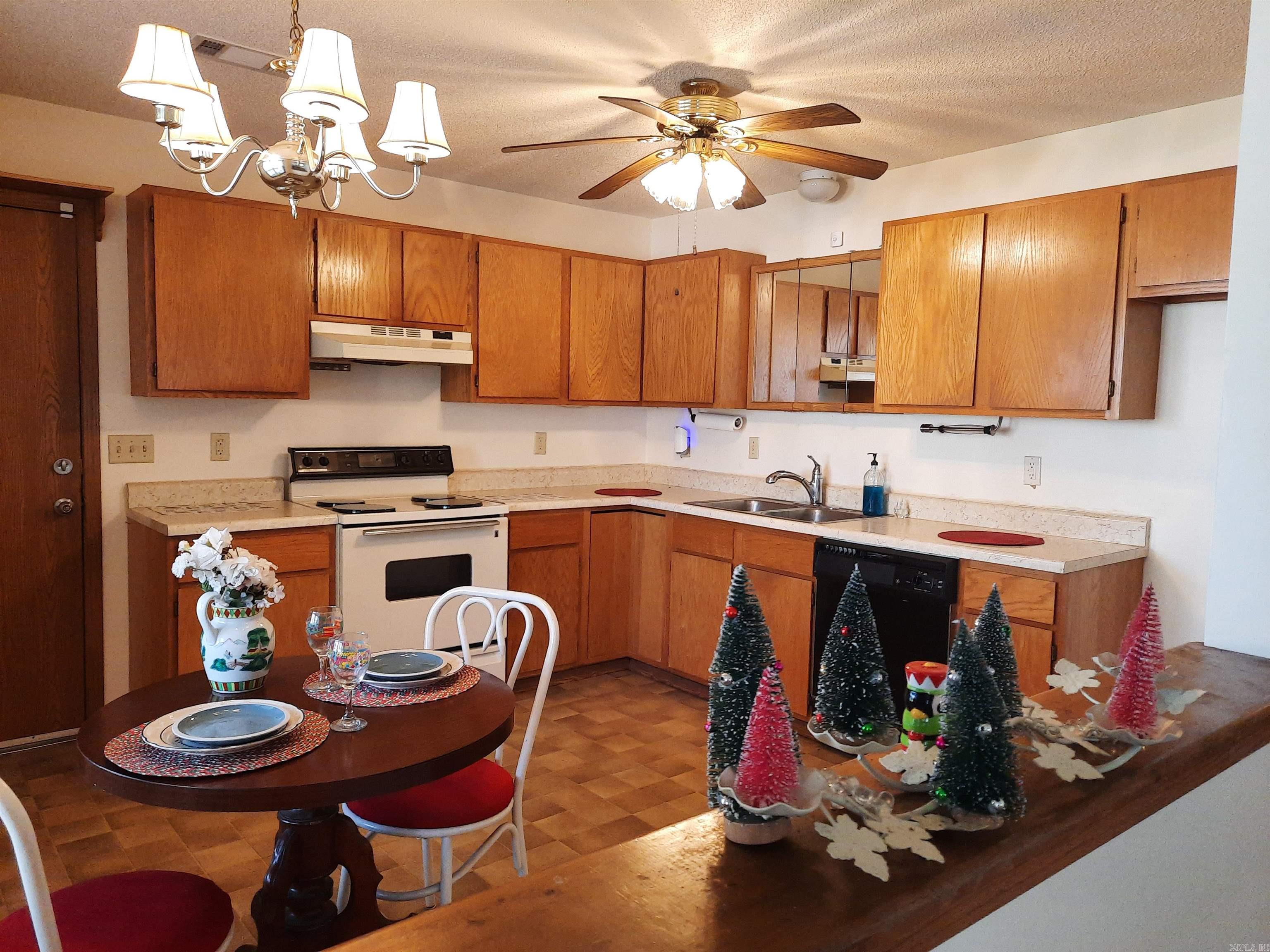 701 Clarence Street Mountain View, AR 72560