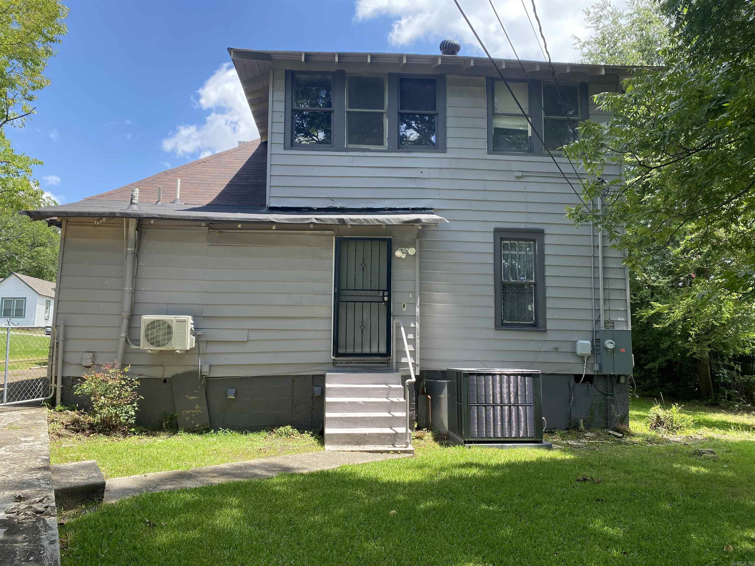 3010 S Izard  Little Rock, AR