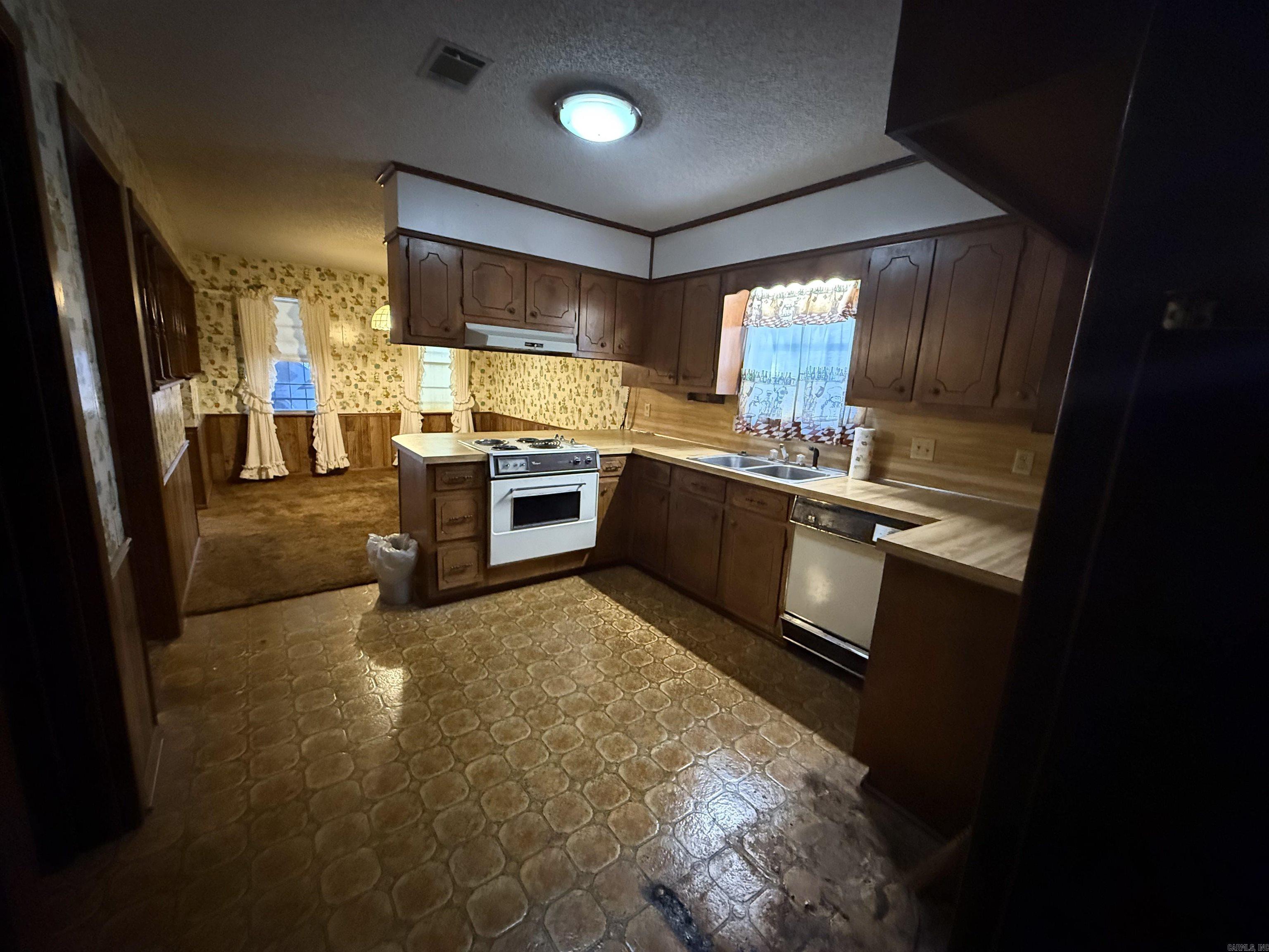 1406 Ridgway Road Pine Bluff, AR 71603