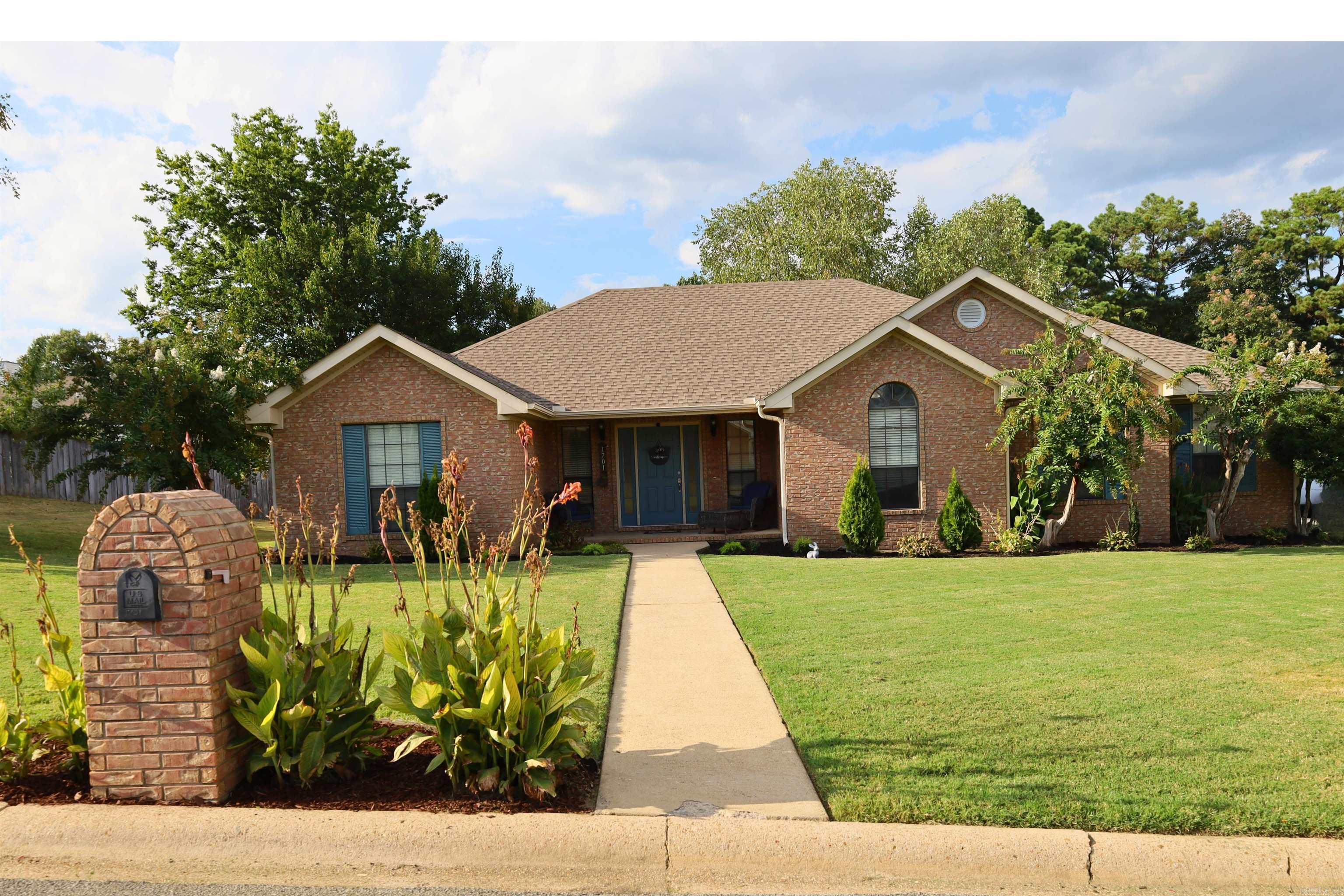 1701 Robinwood St Street Paragould, AR 72450