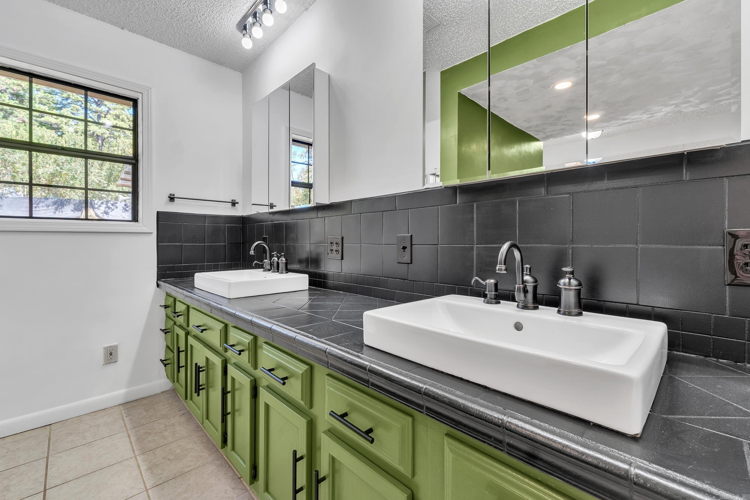 137 Morrison Lane Norfork, AR 72658