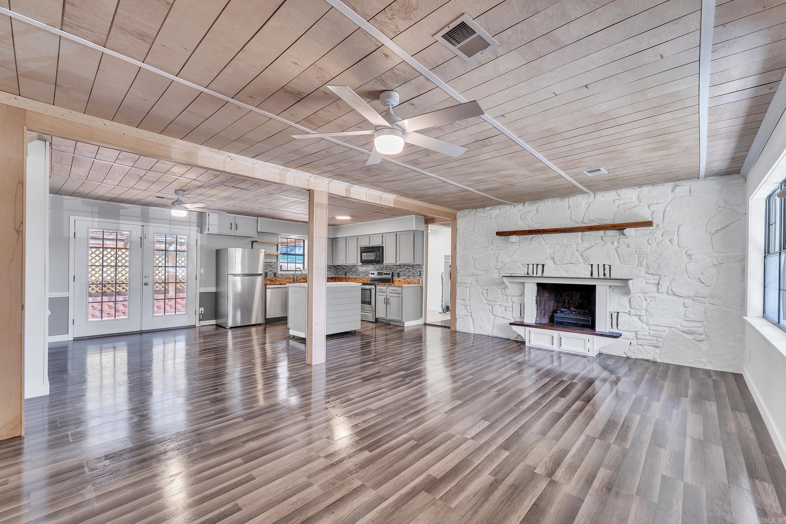 137 Morrison Lane Norfork, AR 72658