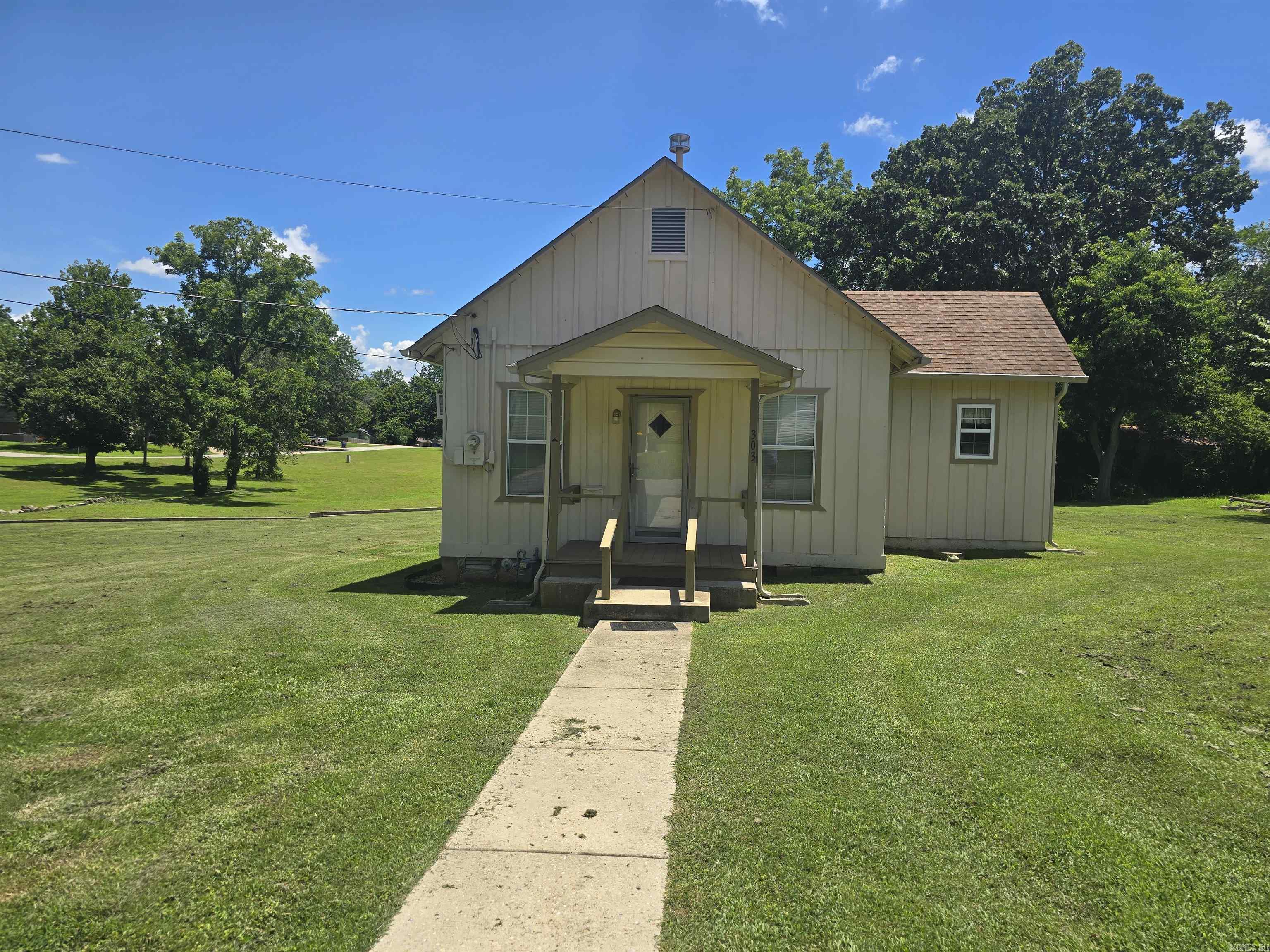 610 E 2nd  Mountain Home, AR