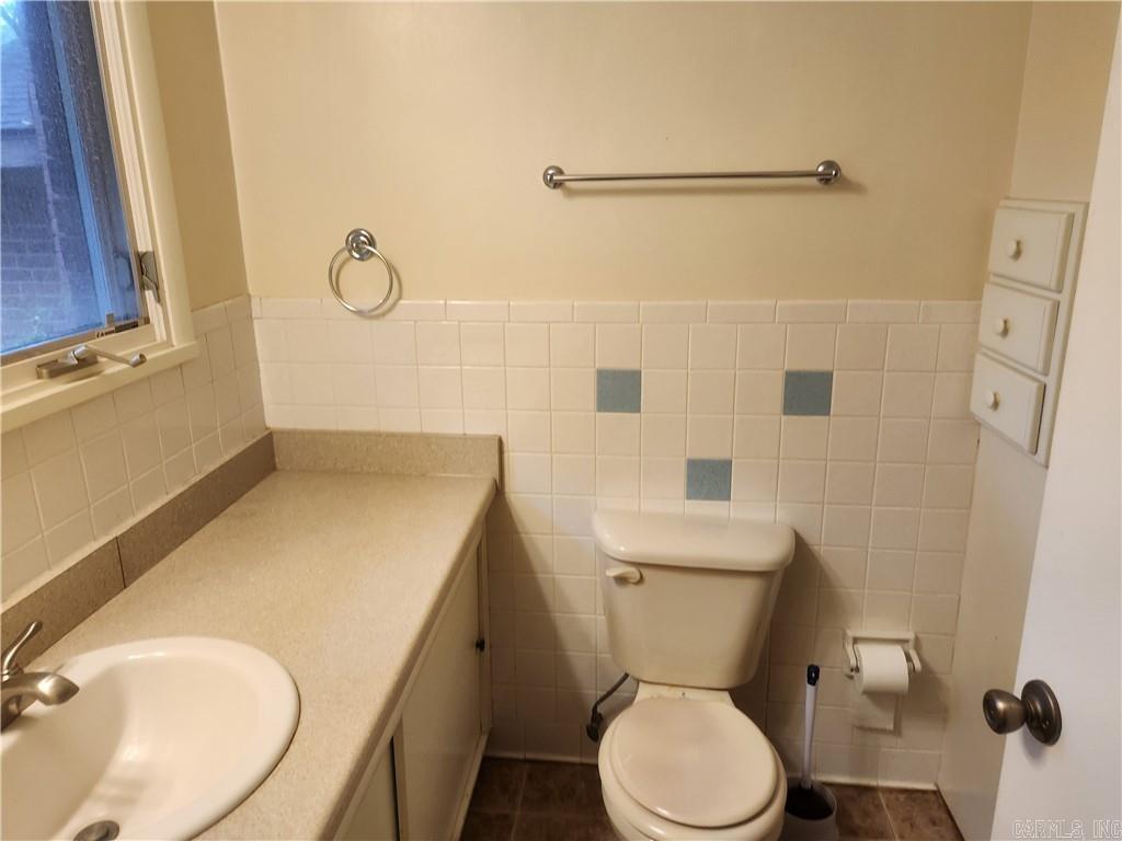 725 N Montgomery  Clarksville, AR